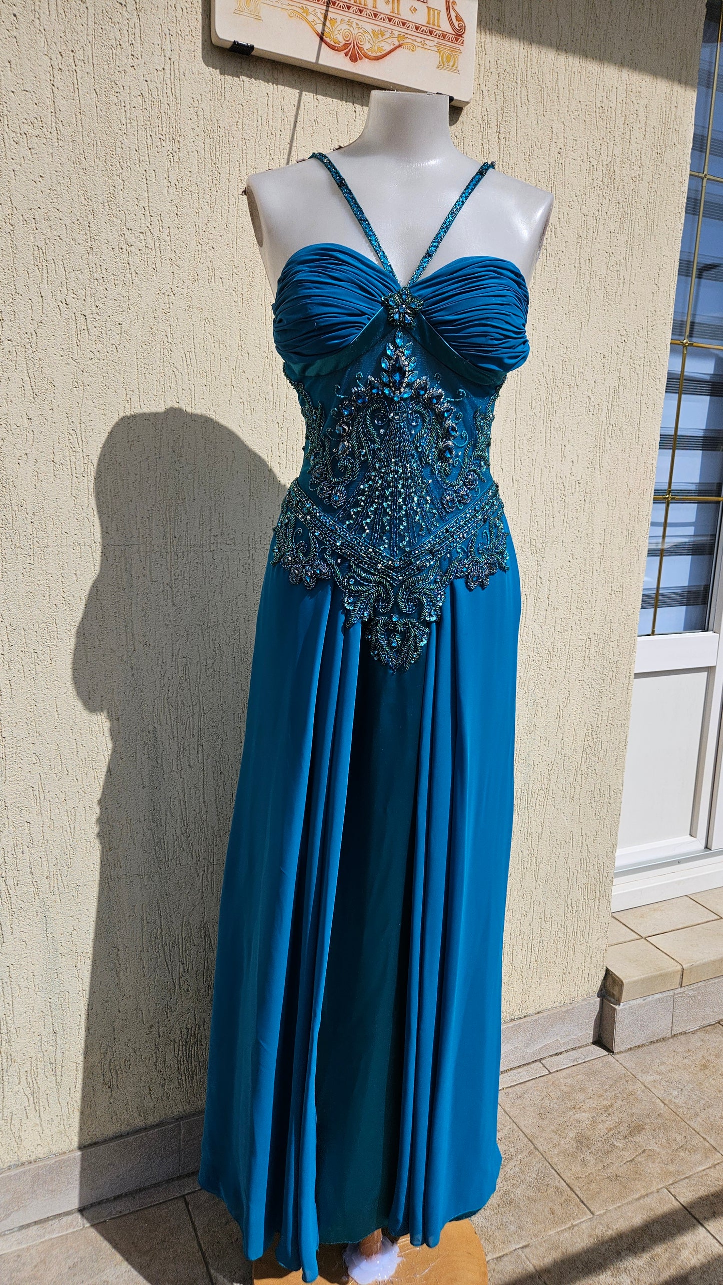 Vestido de noche azul bordado