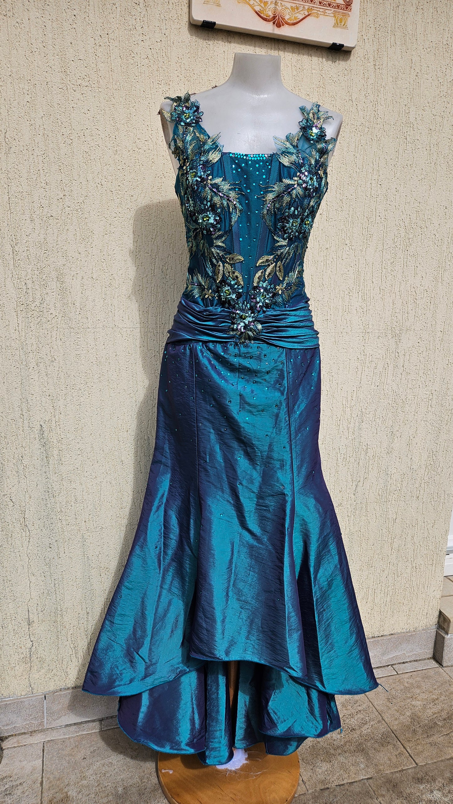 Robe dos nu brodée