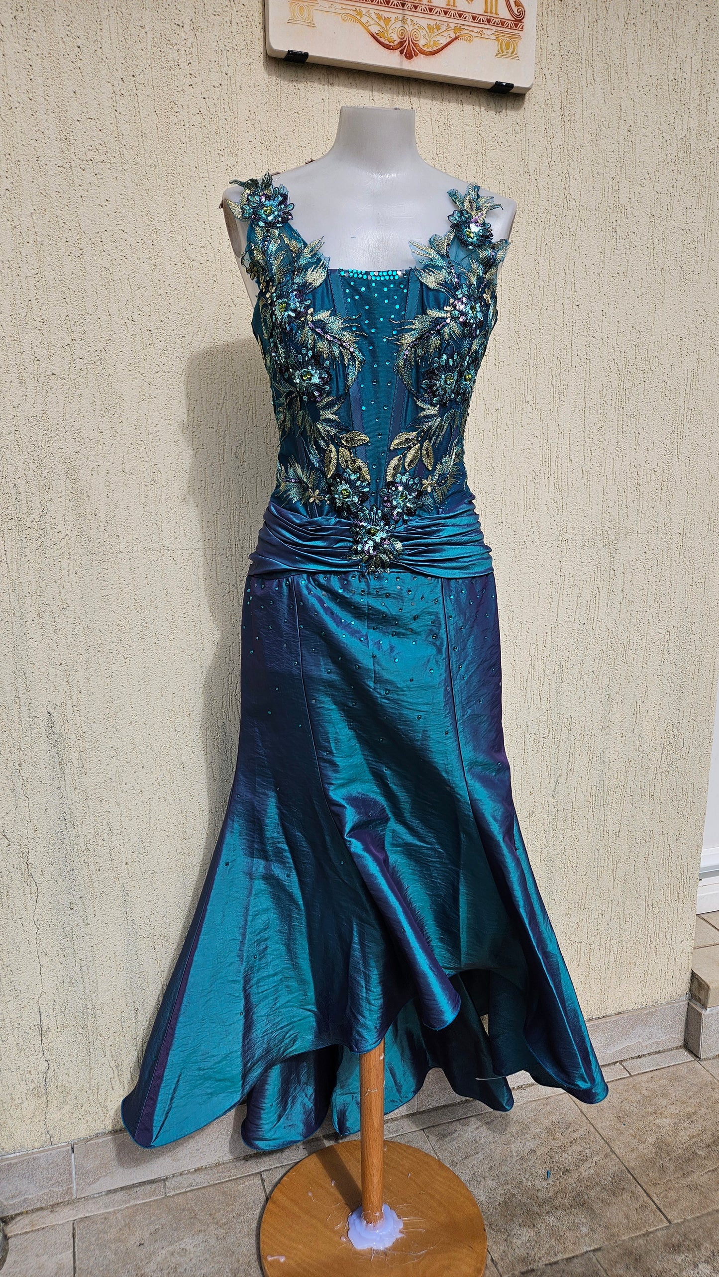 Robe dos nu brodée