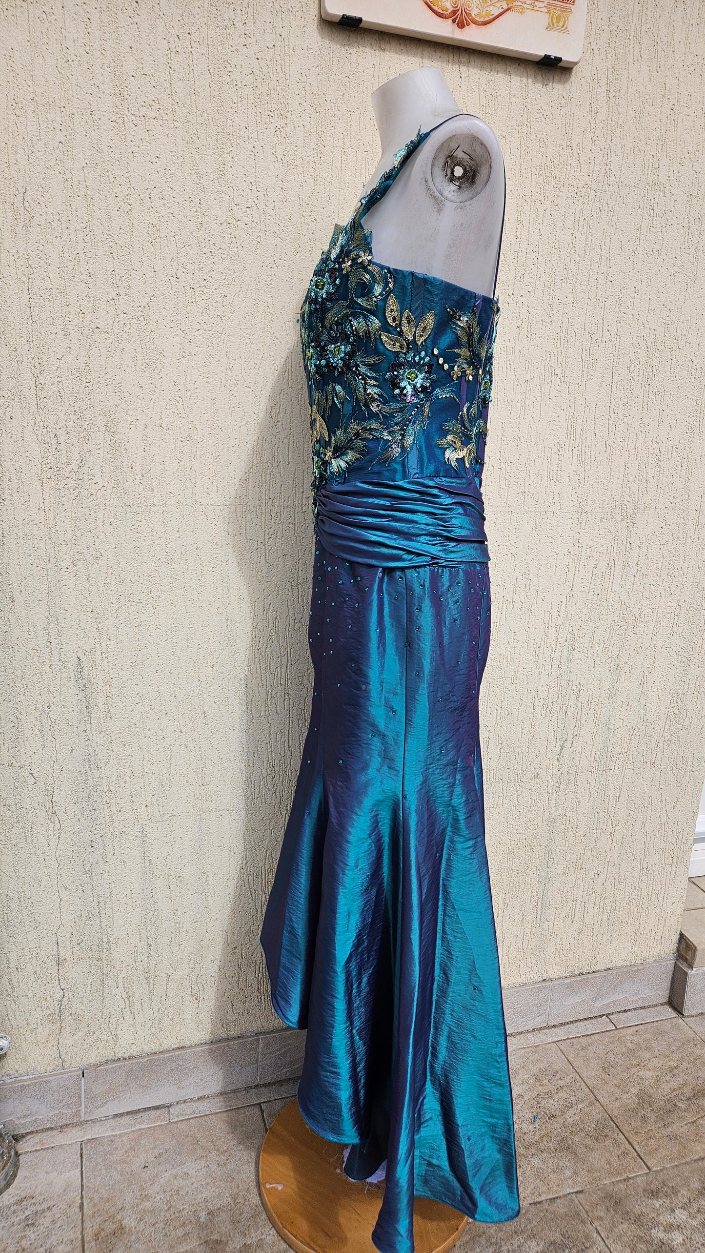 Robe dos nu brodée