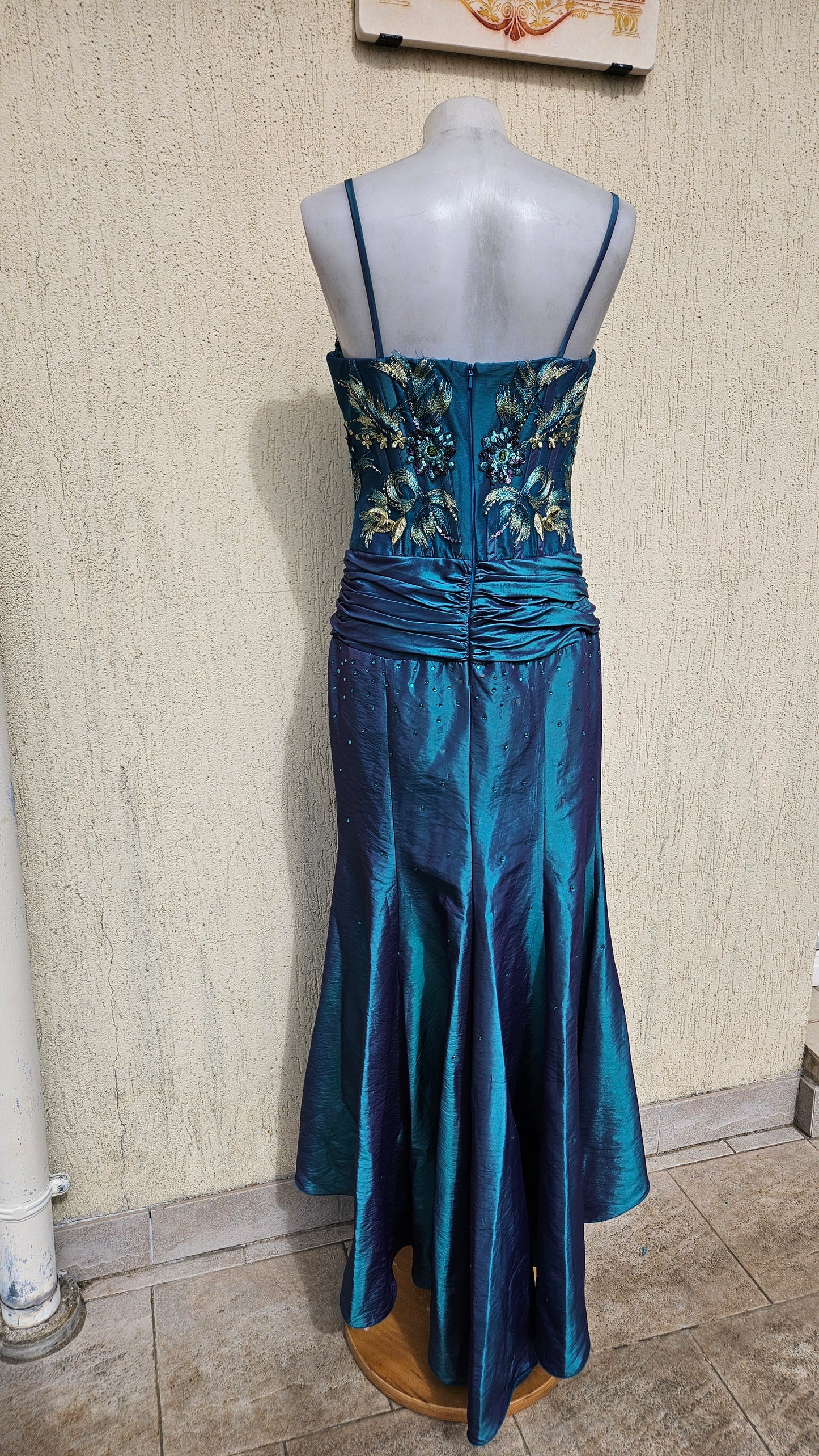 Robe dos nu brodée