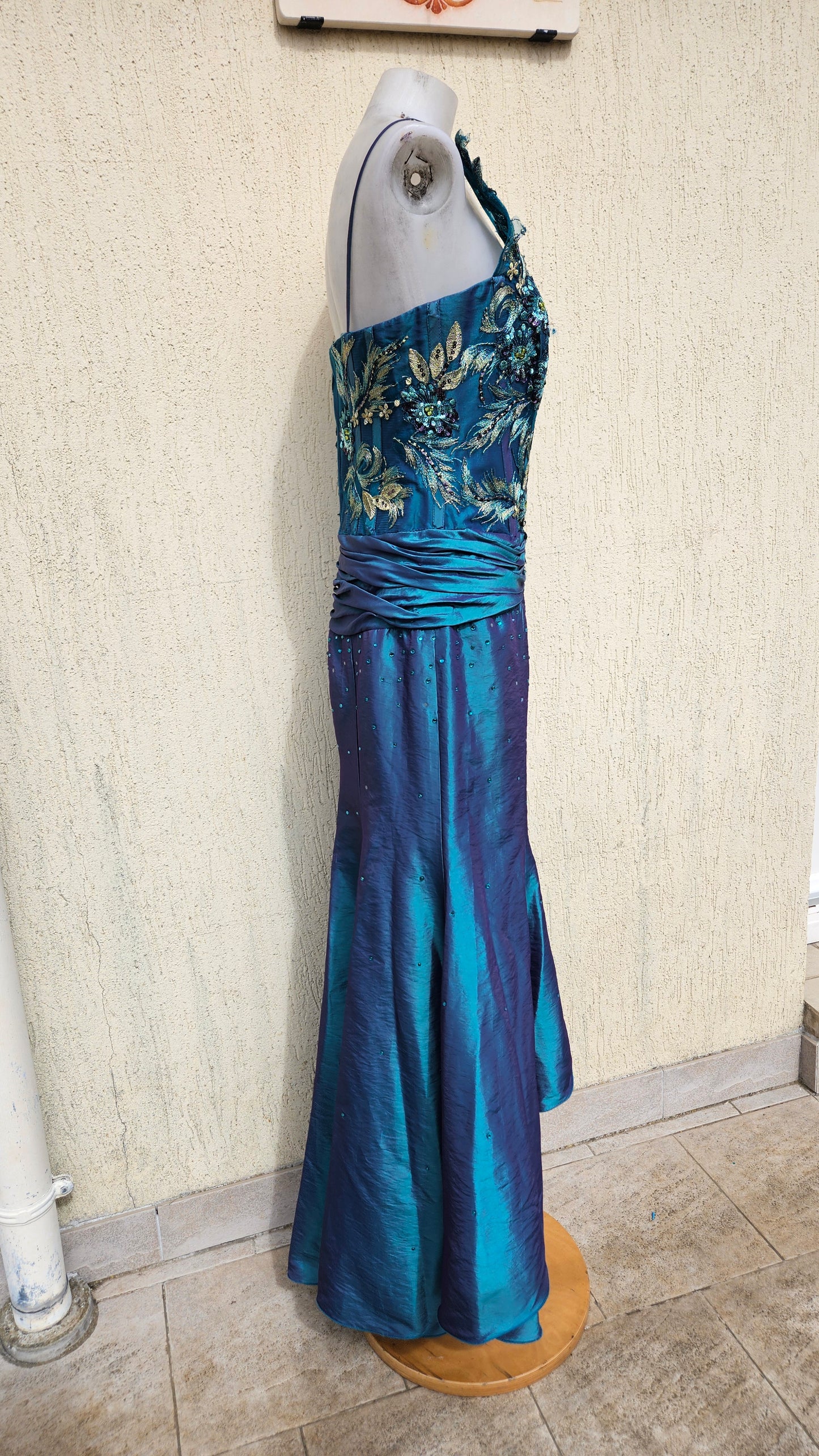 Robe dos nu brodée