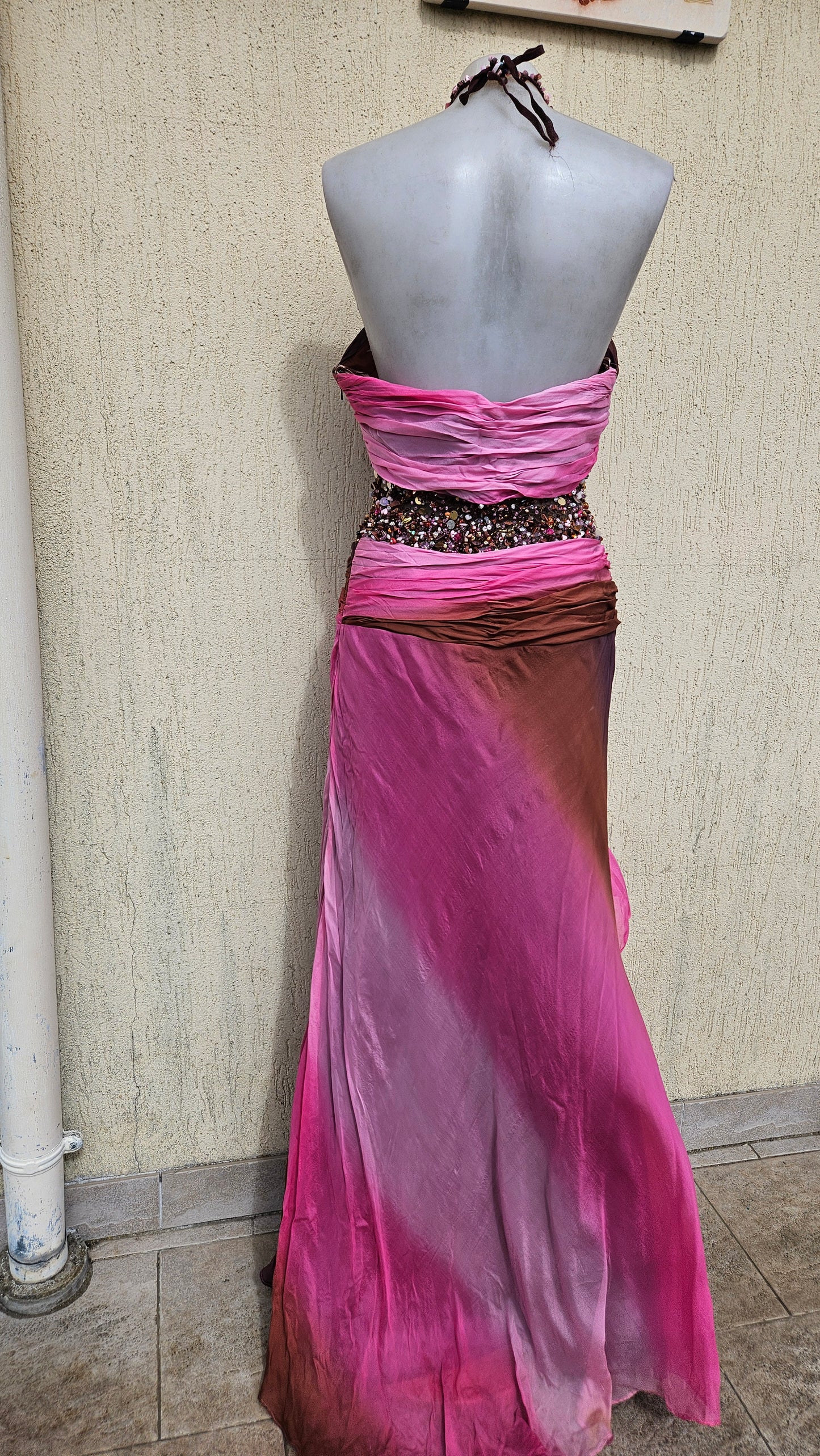 Robe en soie marron et rose