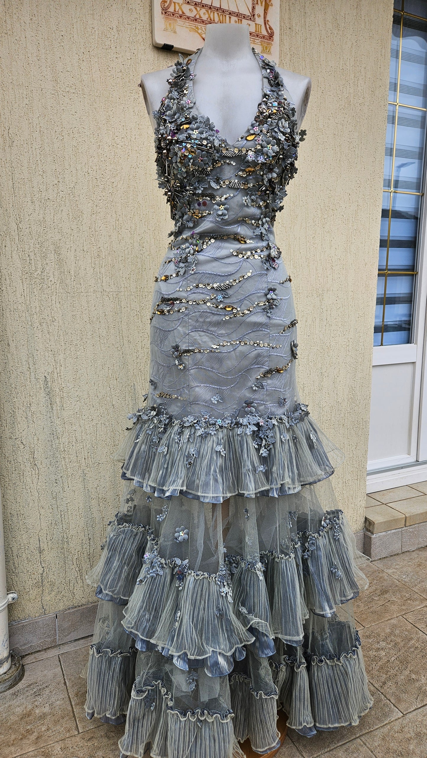 Maxi robe brodée grise