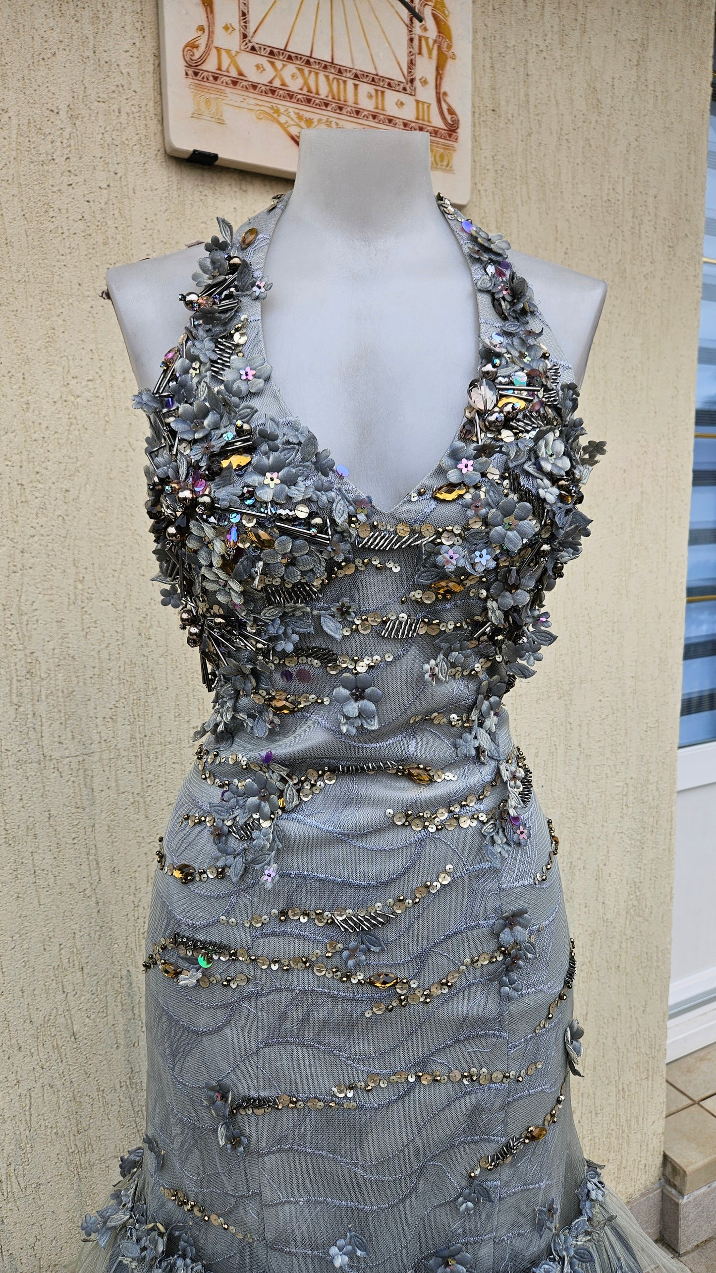 Maxi robe brodée grise