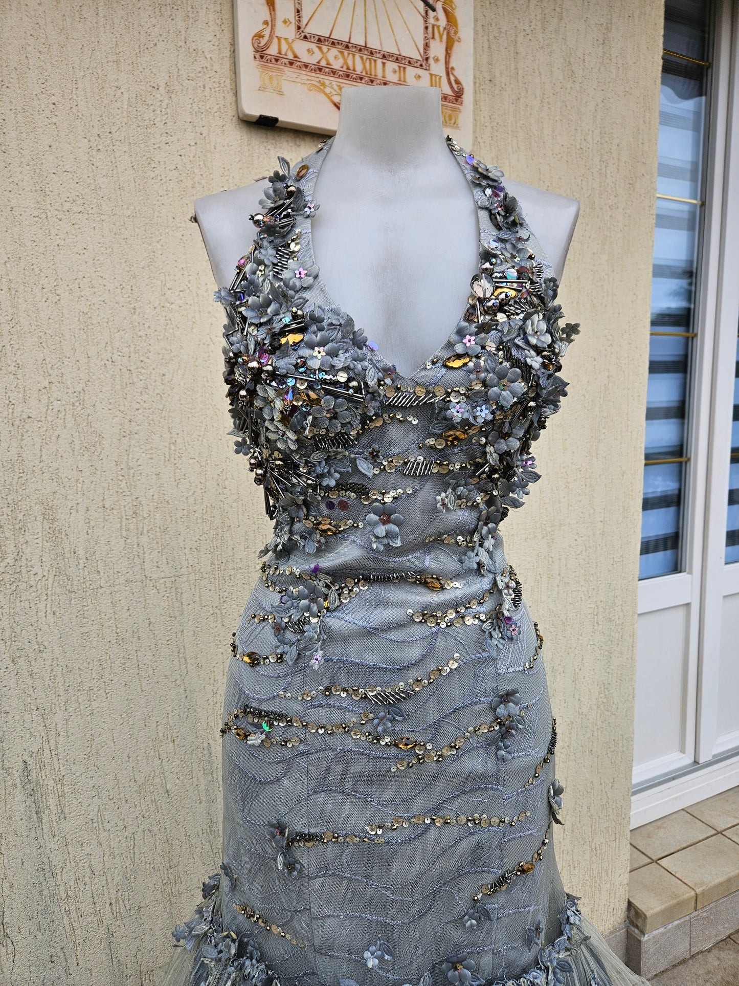 Maxi robe brodée grise