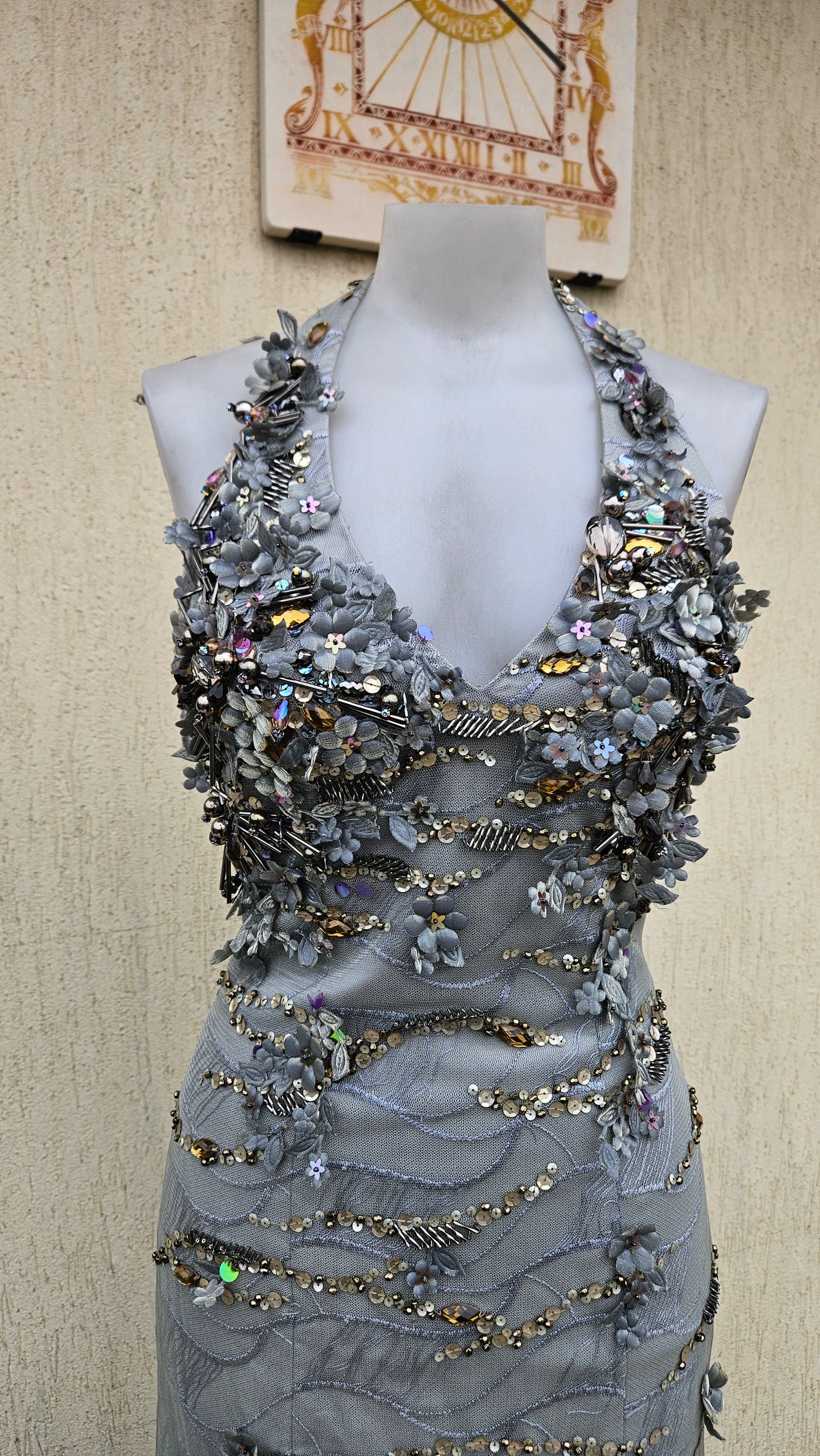 Maxi robe brodée grise