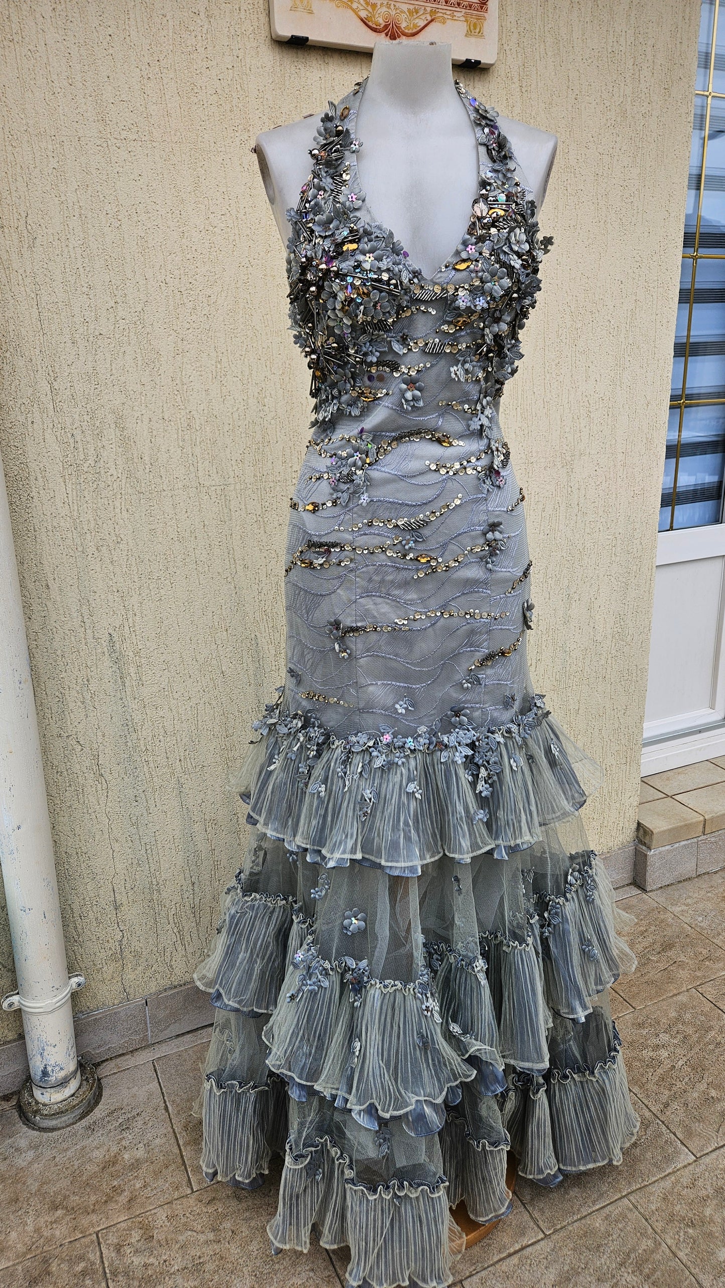 Maxi robe brodée grise