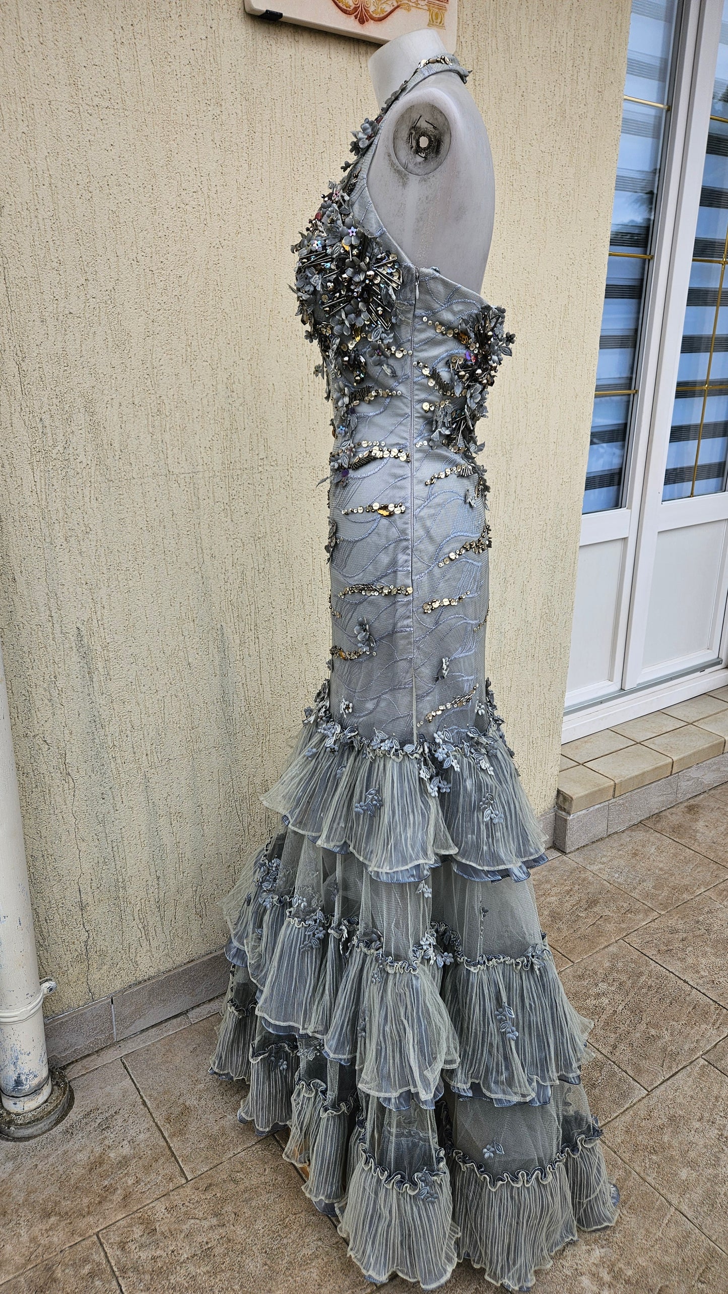 Maxi robe brodée grise
