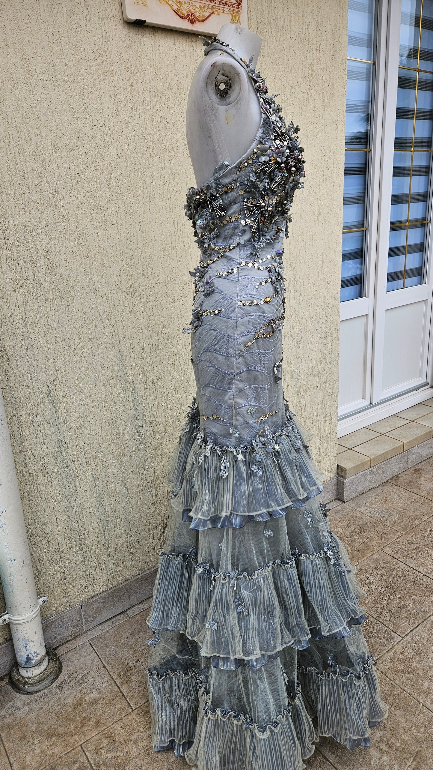 Maxi robe brodée grise