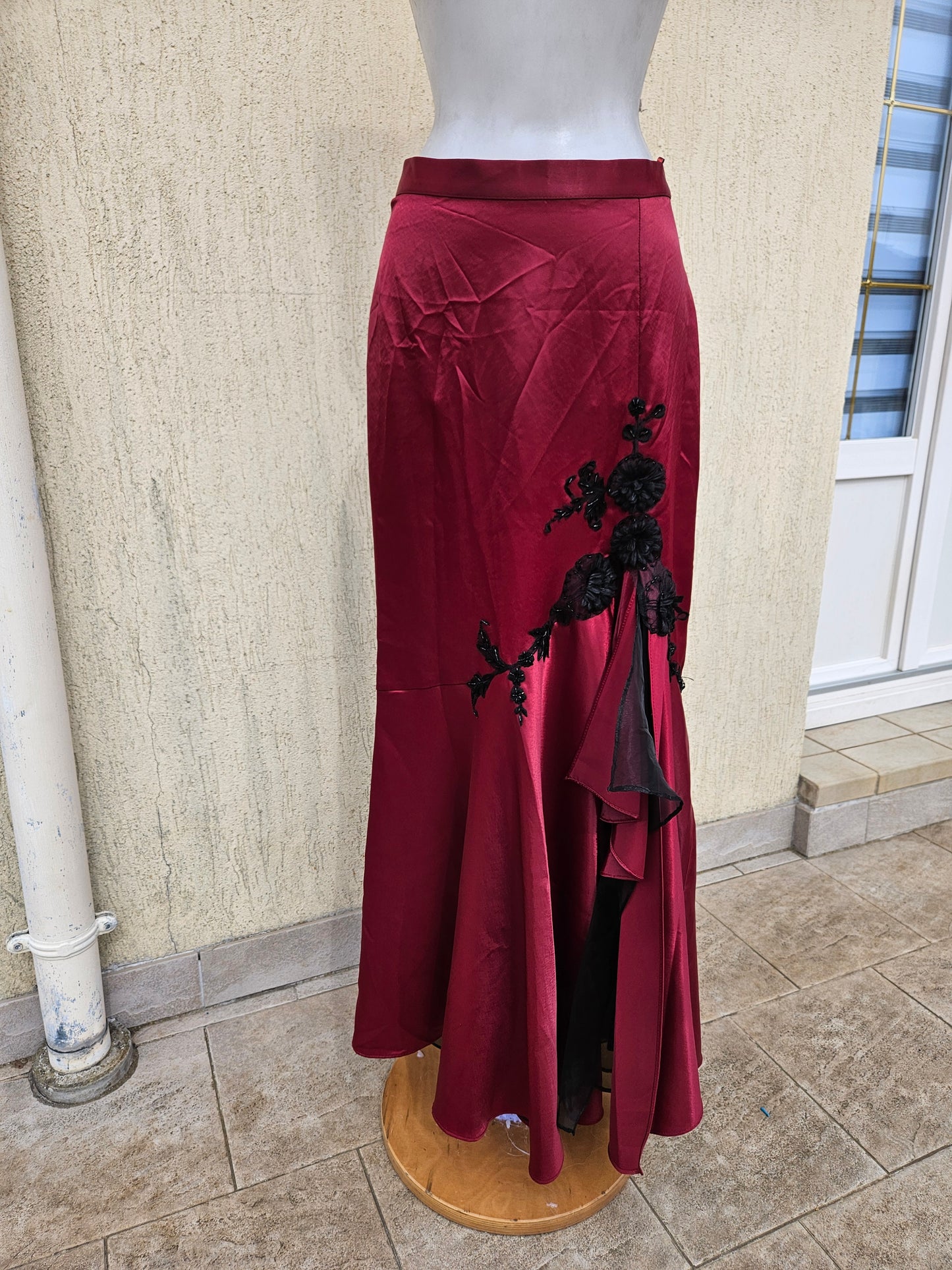 Ensemble de soirée rouge et noir