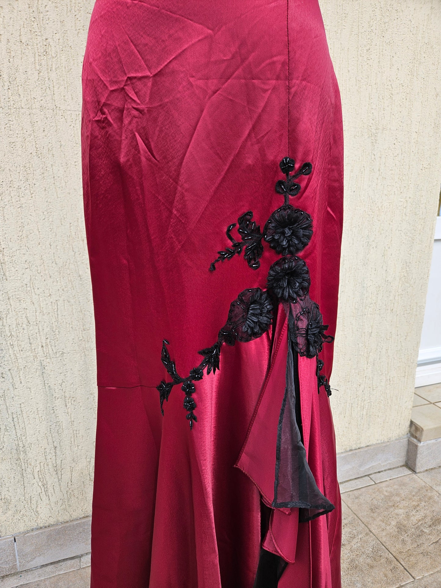Ensemble de soirée rouge et noir