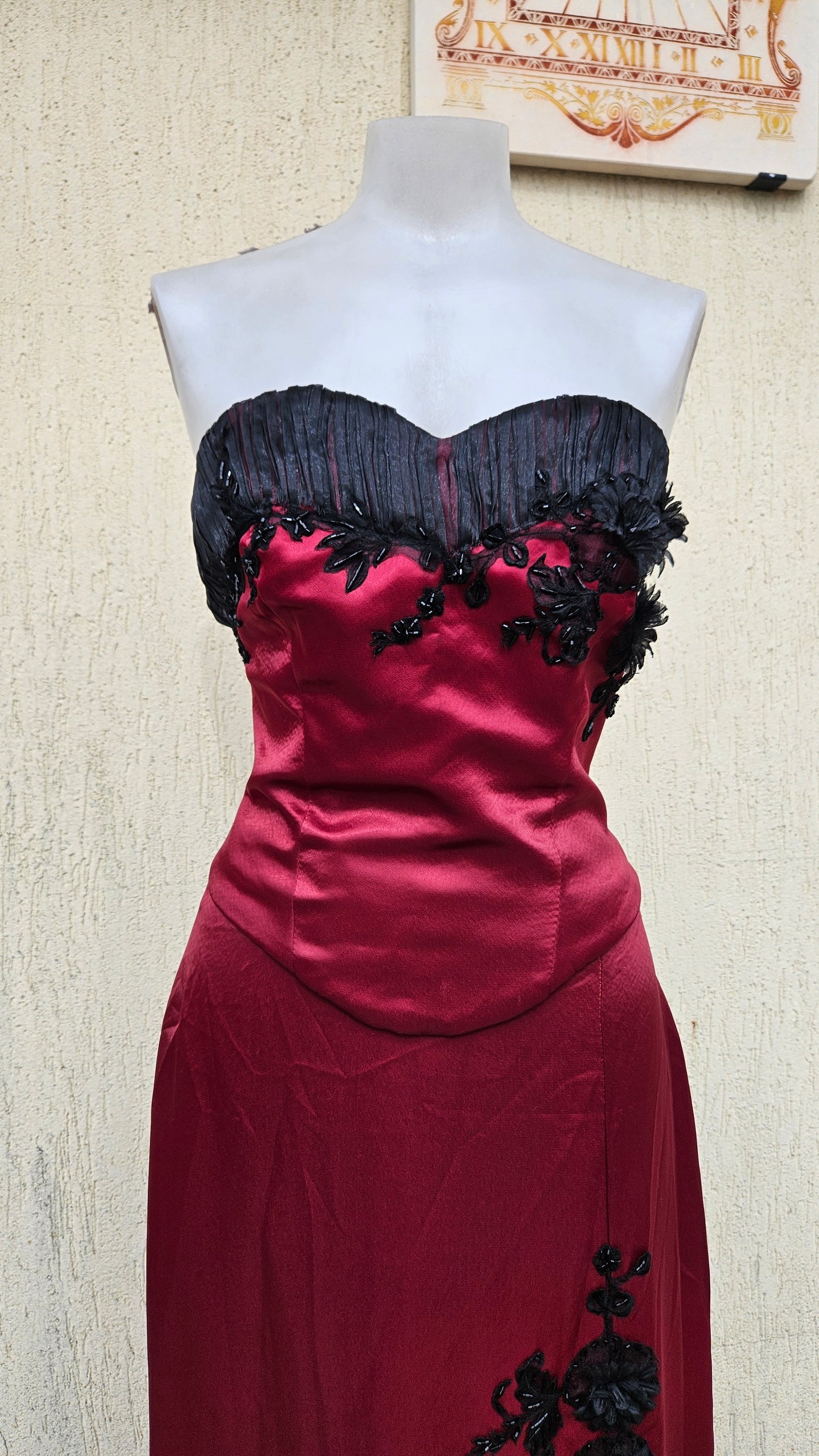 Ensemble de soirée rouge et noir