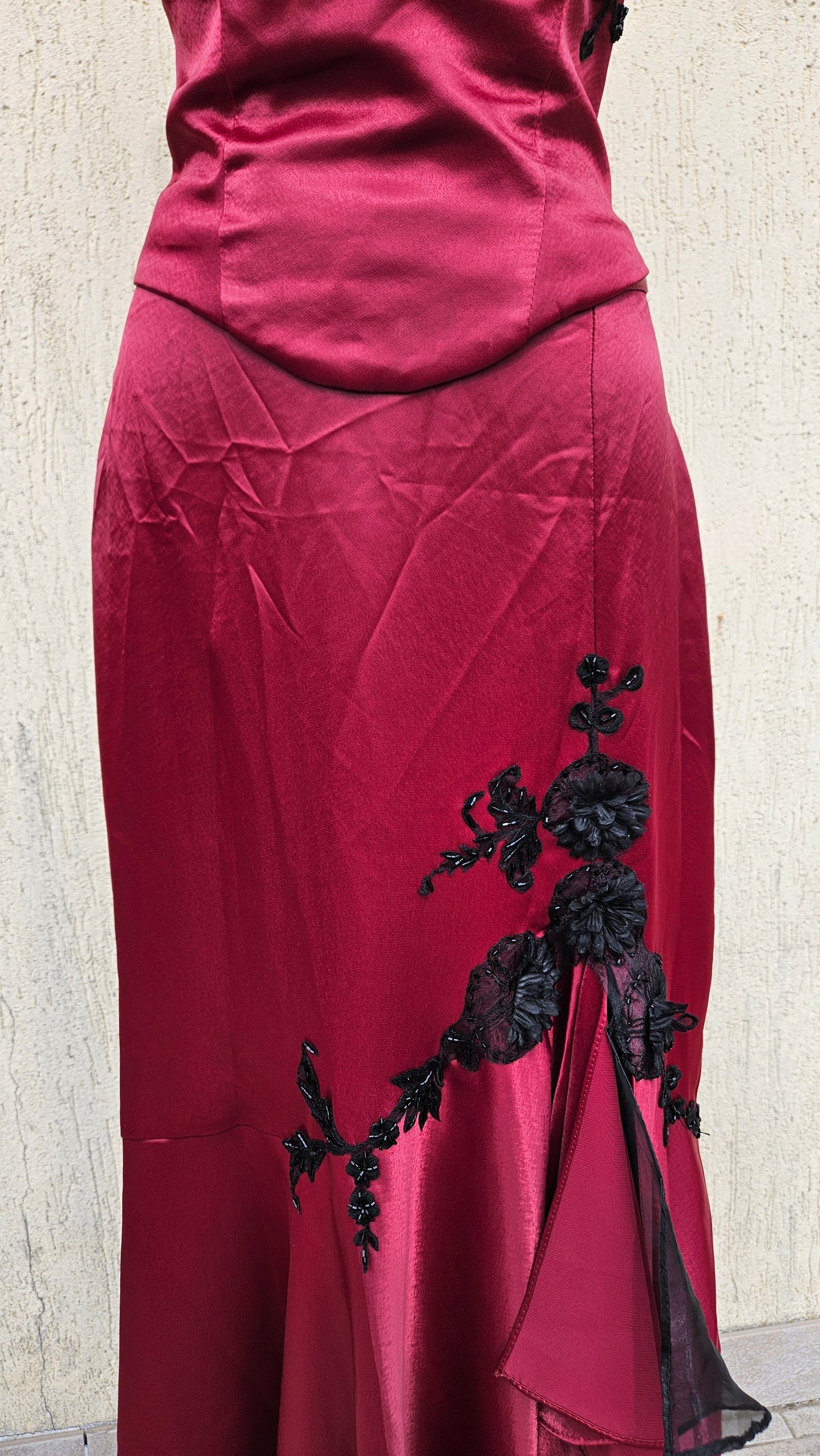 Ensemble de soirée rouge et noir