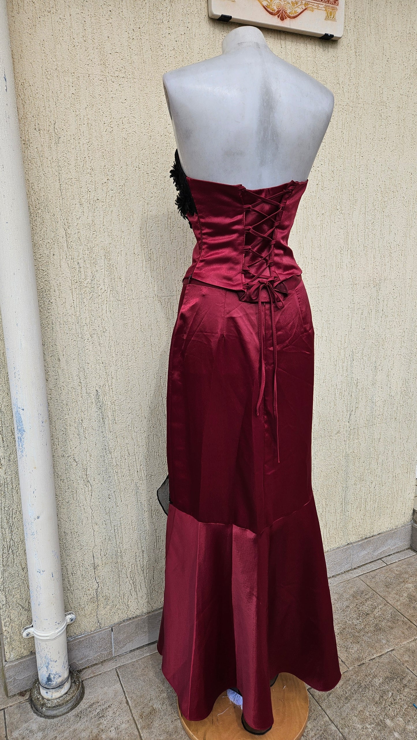Ensemble de soirée rouge et noir