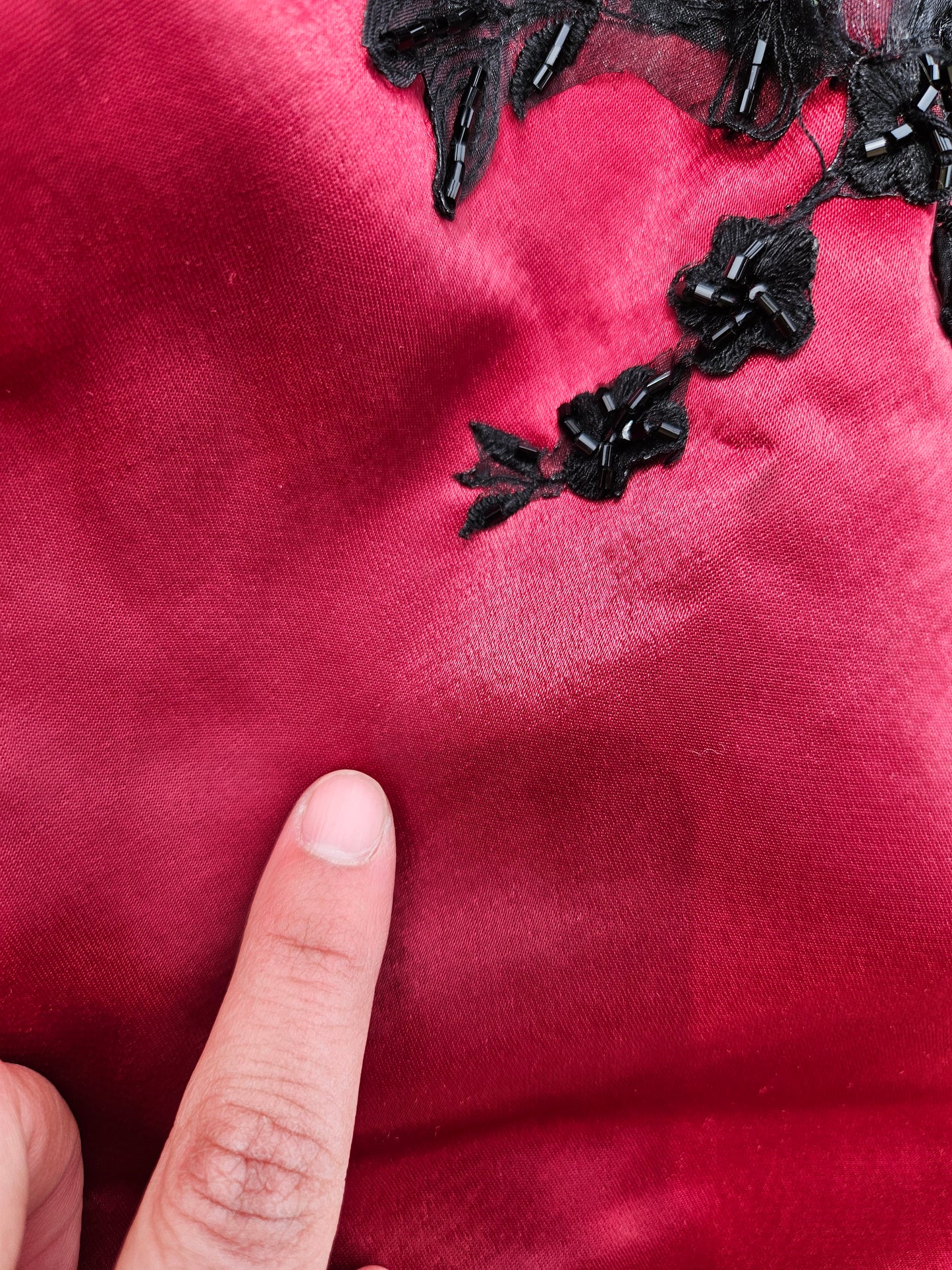 Ensemble de soirée rouge et noir