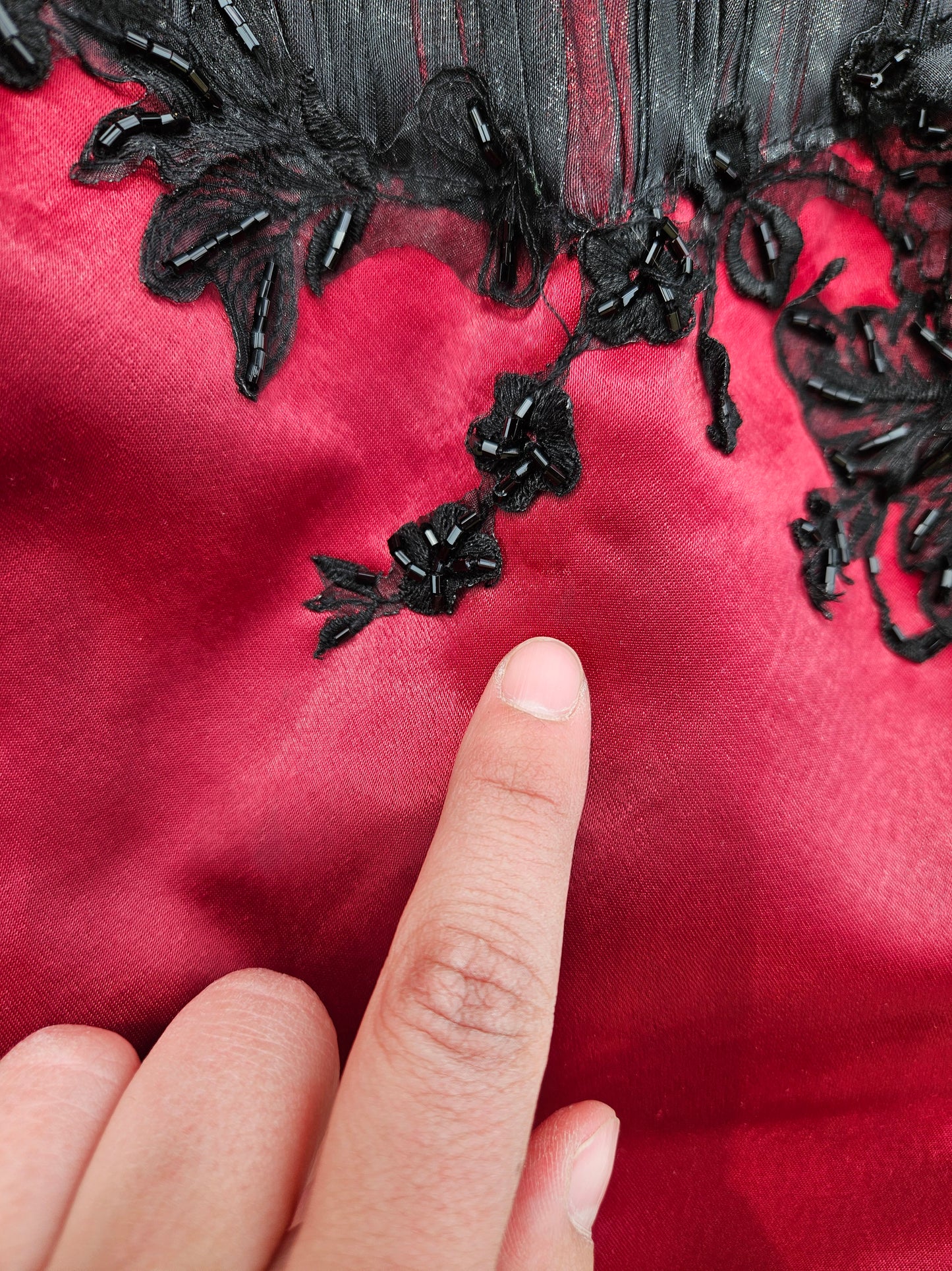 Ensemble de soirée rouge et noir