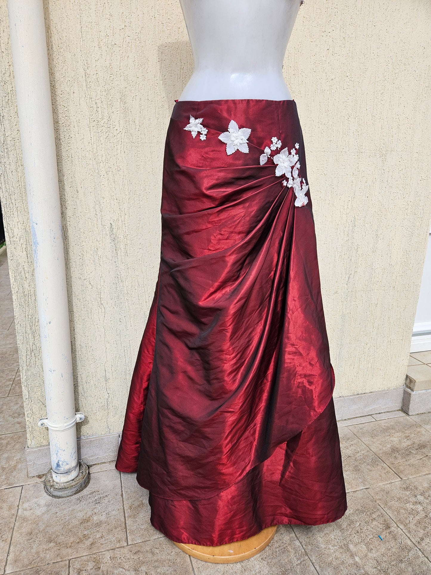 Conjunto de noche rojo y blanco