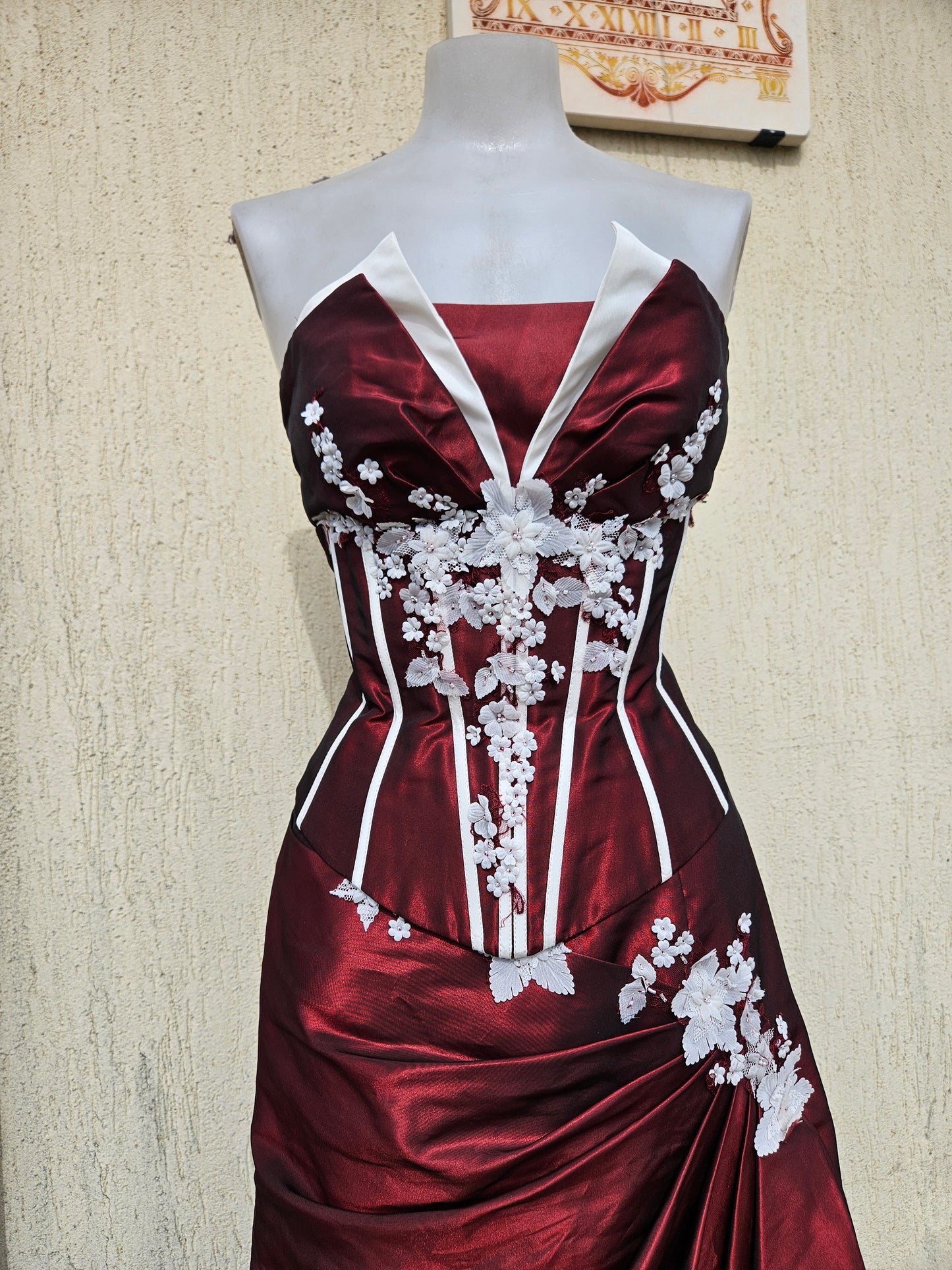 Conjunto de noche rojo y blanco