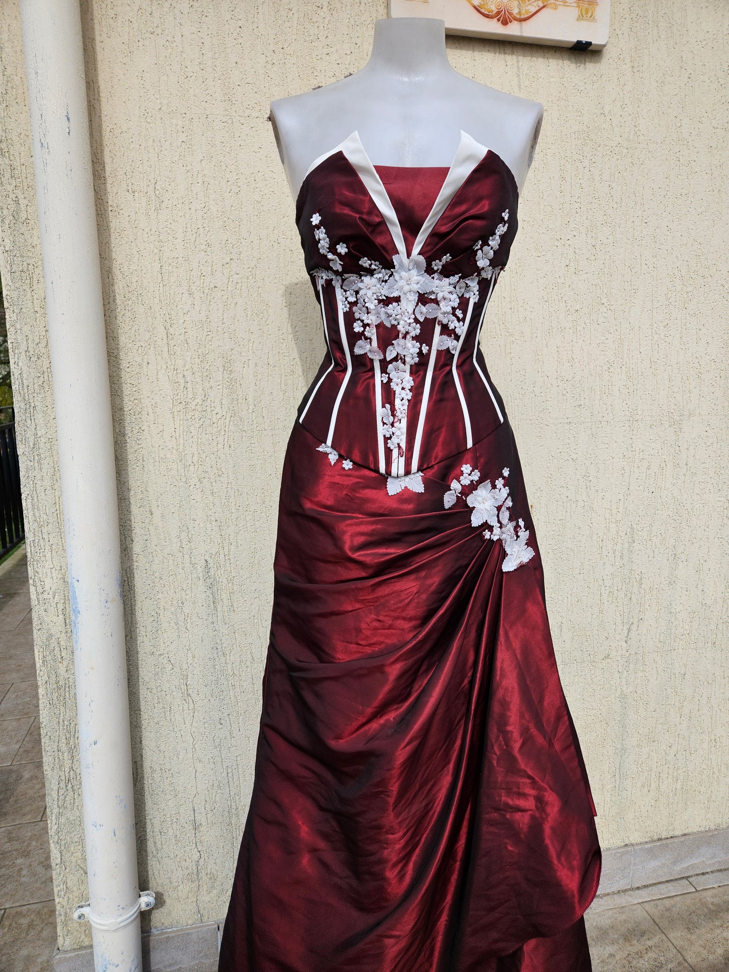 Conjunto de noche rojo y blanco