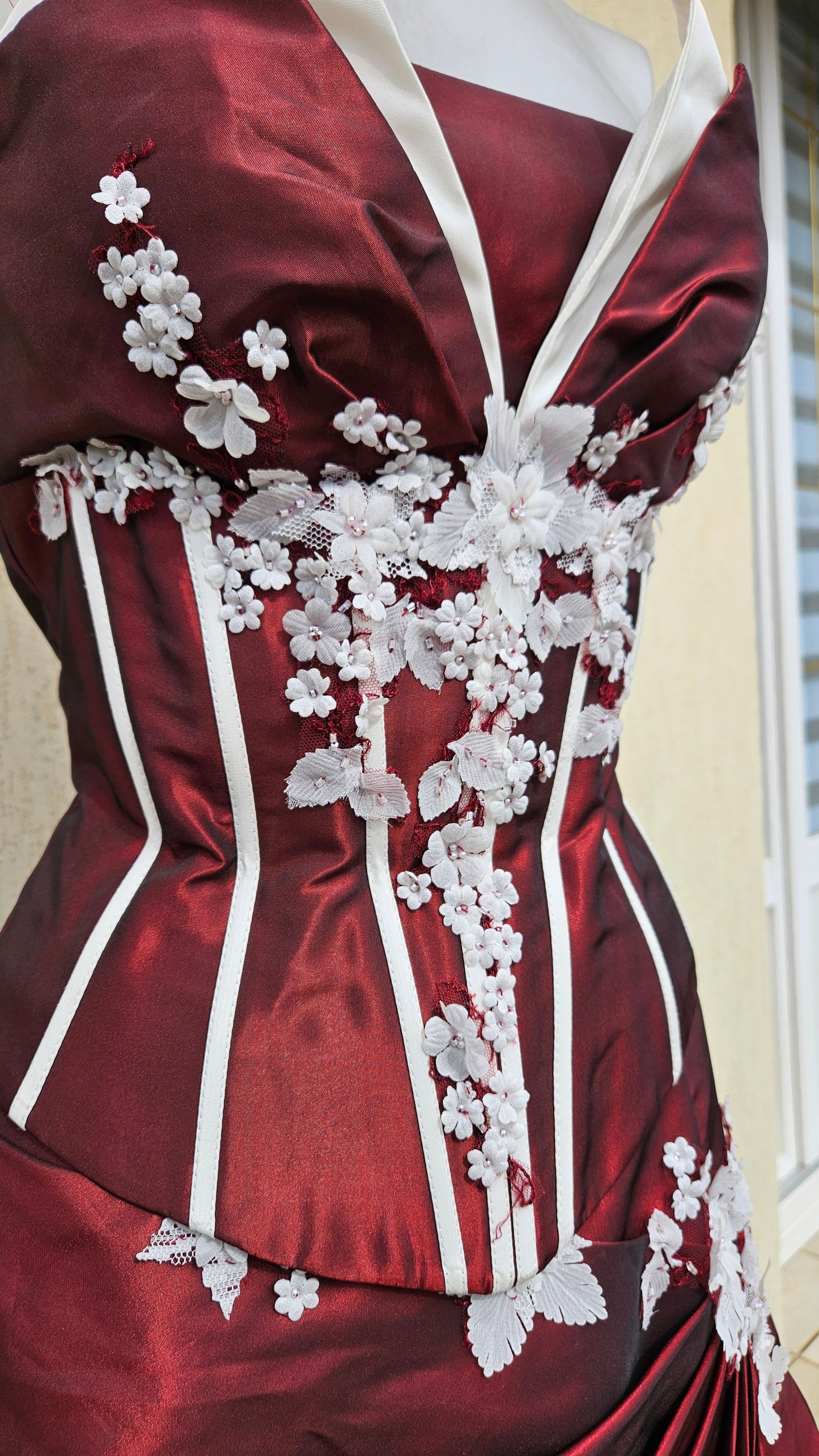 Conjunto de noche rojo y blanco