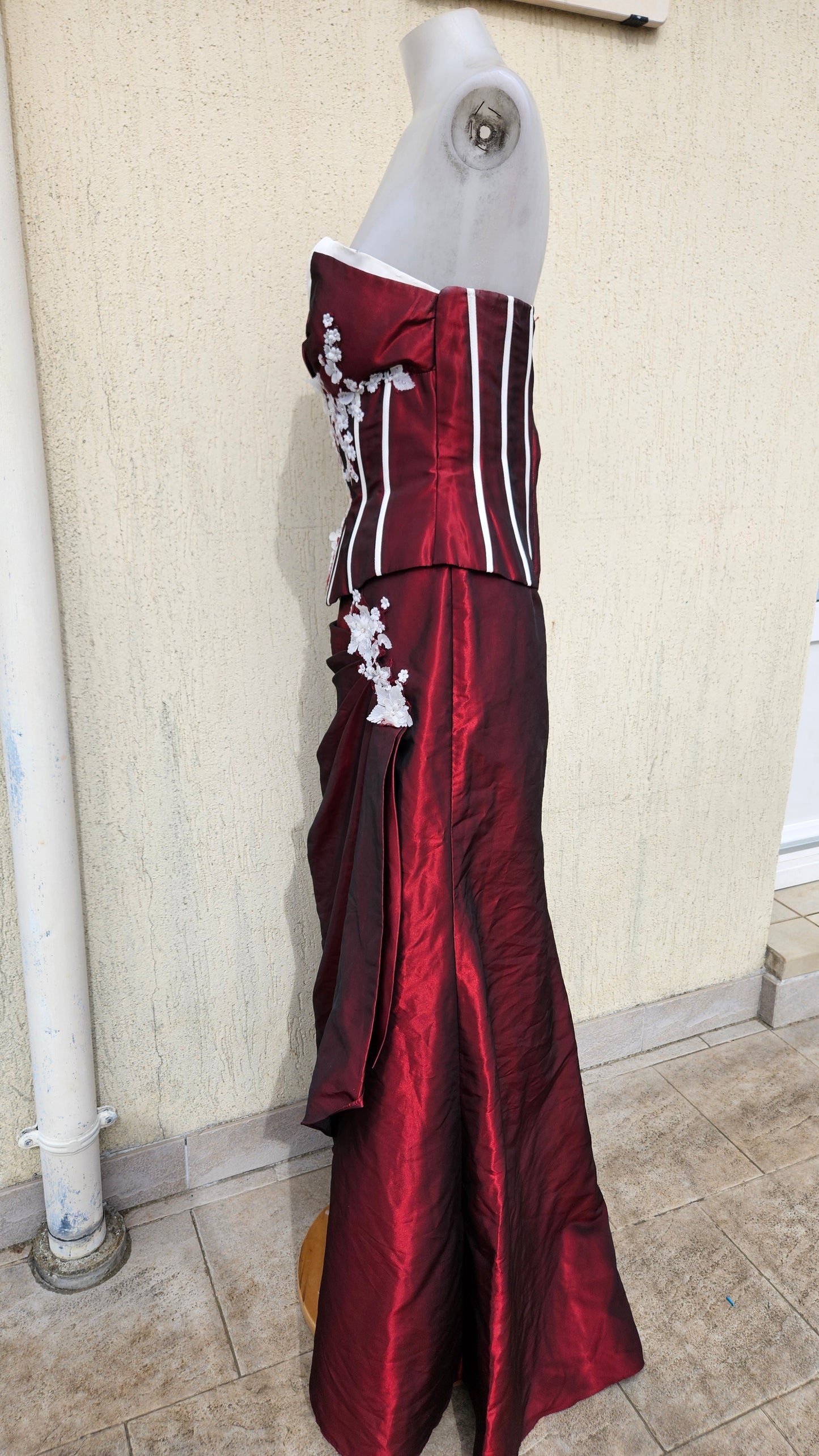 Conjunto de noche rojo y blanco