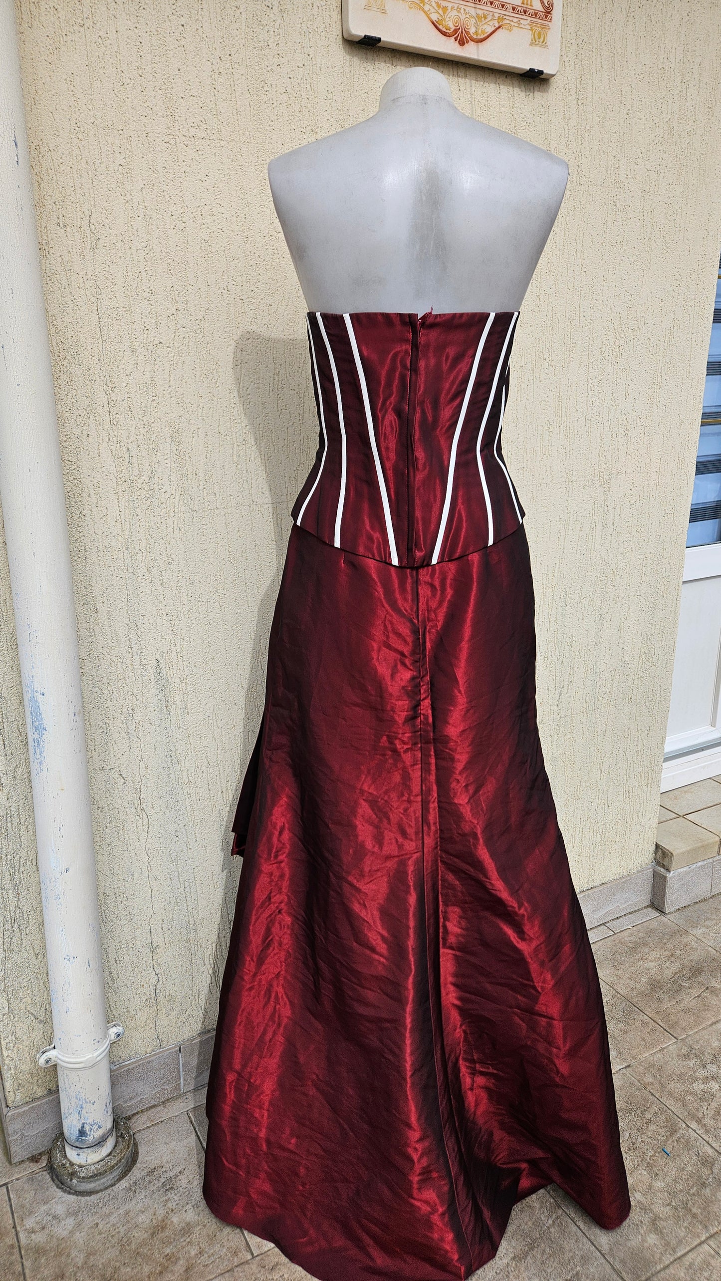 Conjunto de noche rojo y blanco