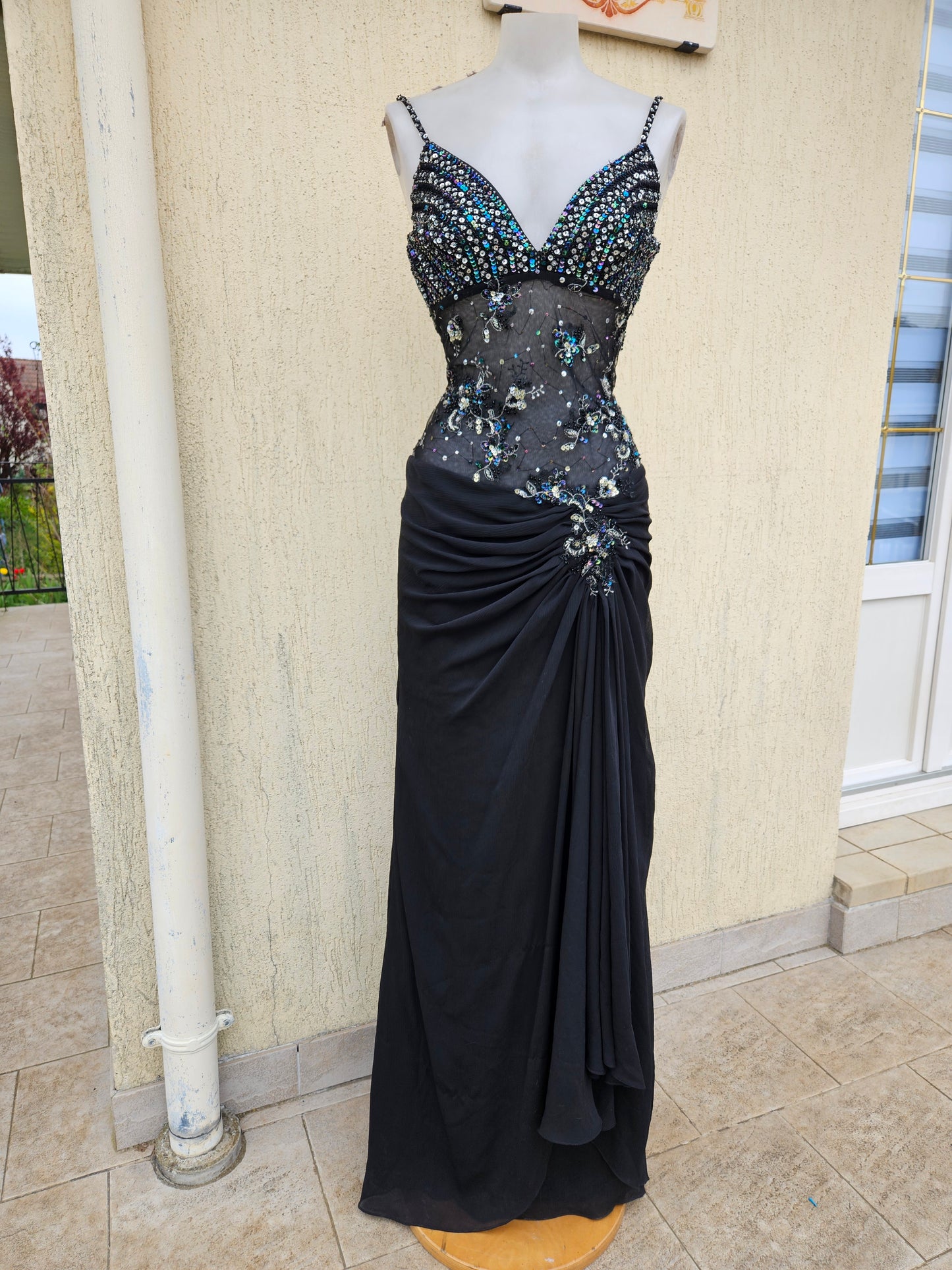 Maxi robe noire brodée