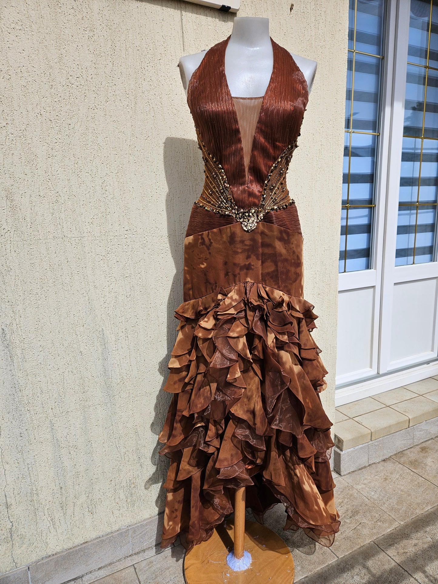 Robe dos nu brodée marron