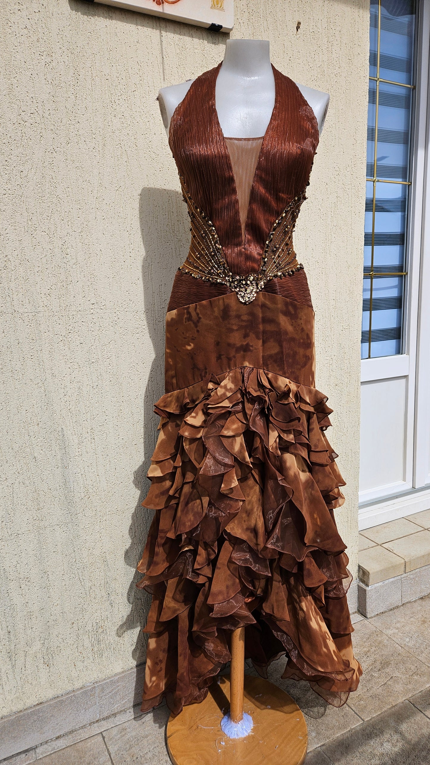 Robe dos nu brodée marron