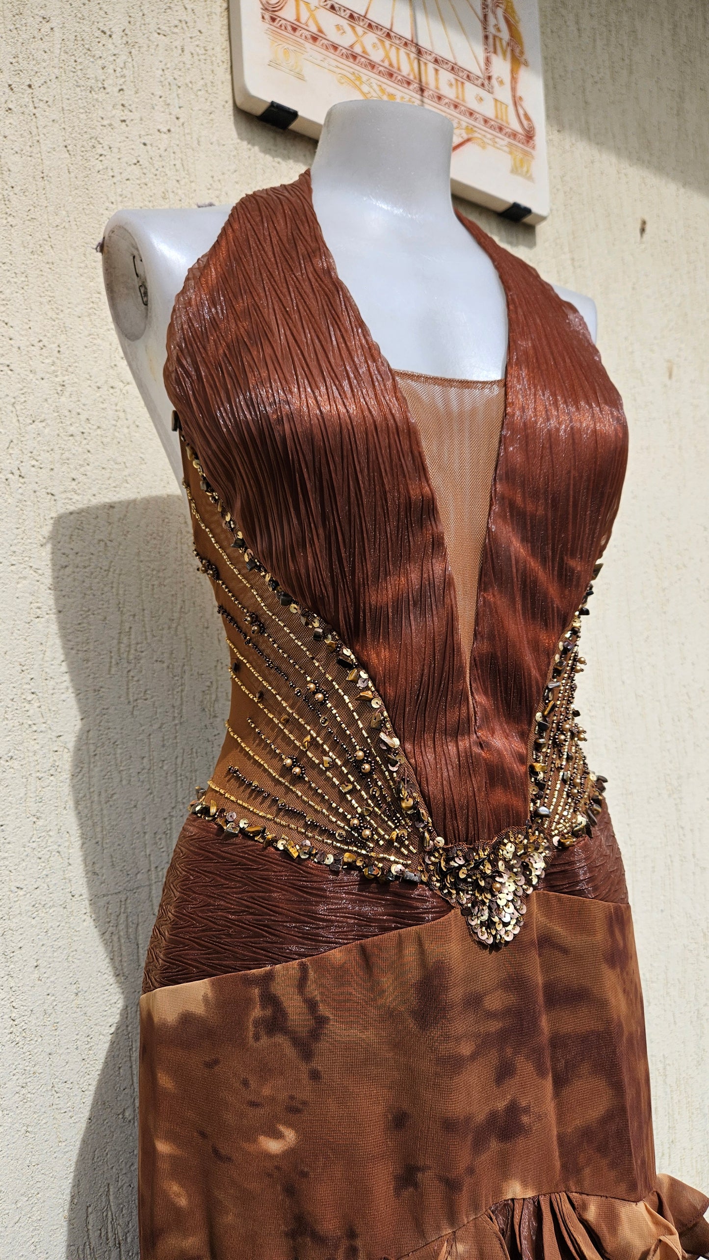 Robe dos nu brodée marron