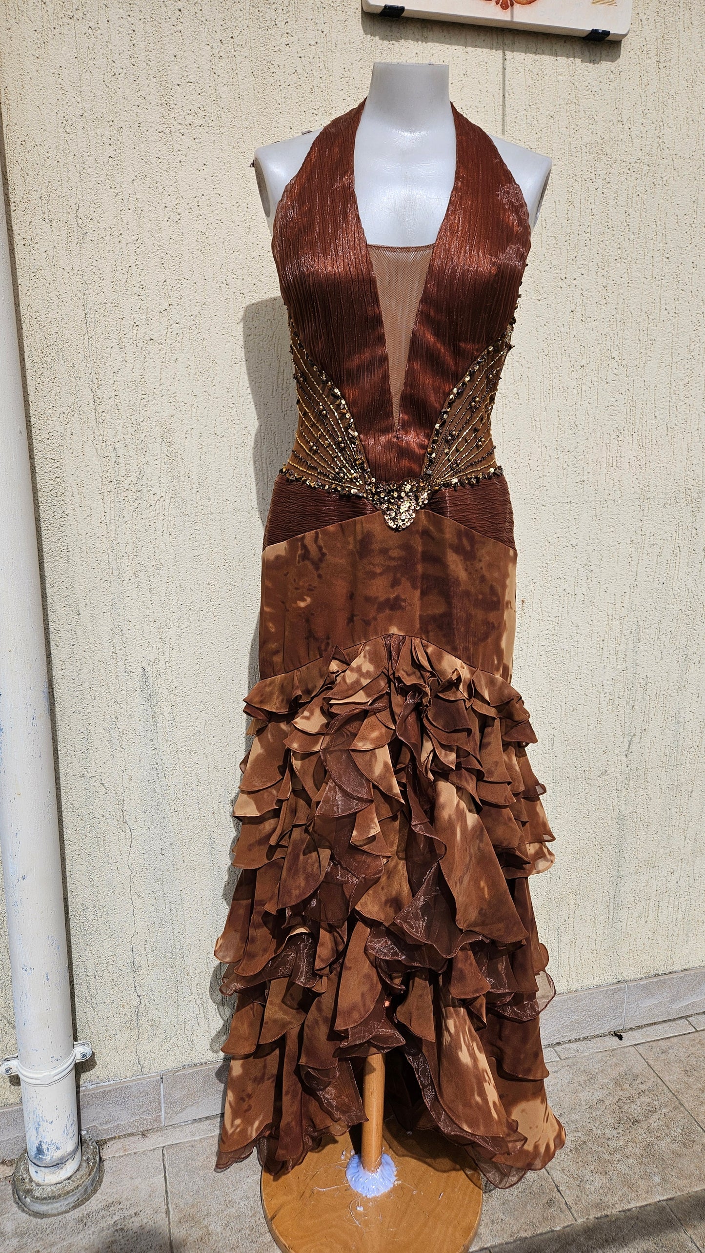 Robe dos nu brodée marron