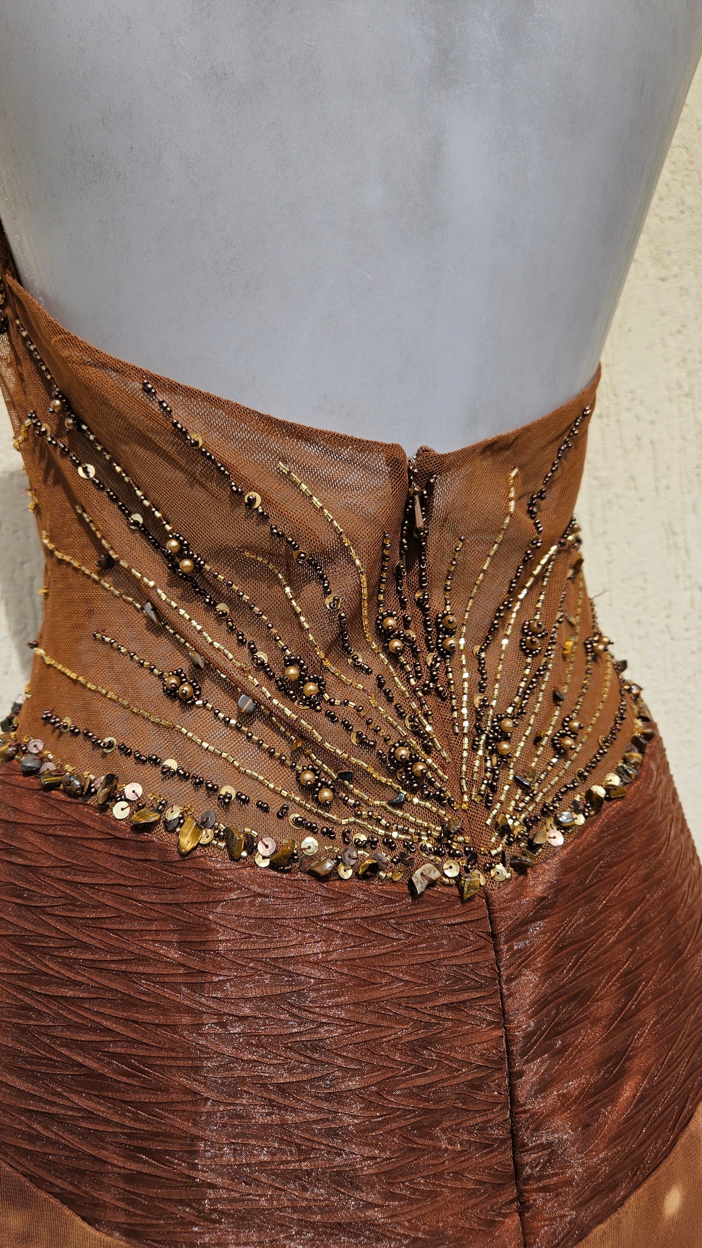 Robe dos nu brodée marron