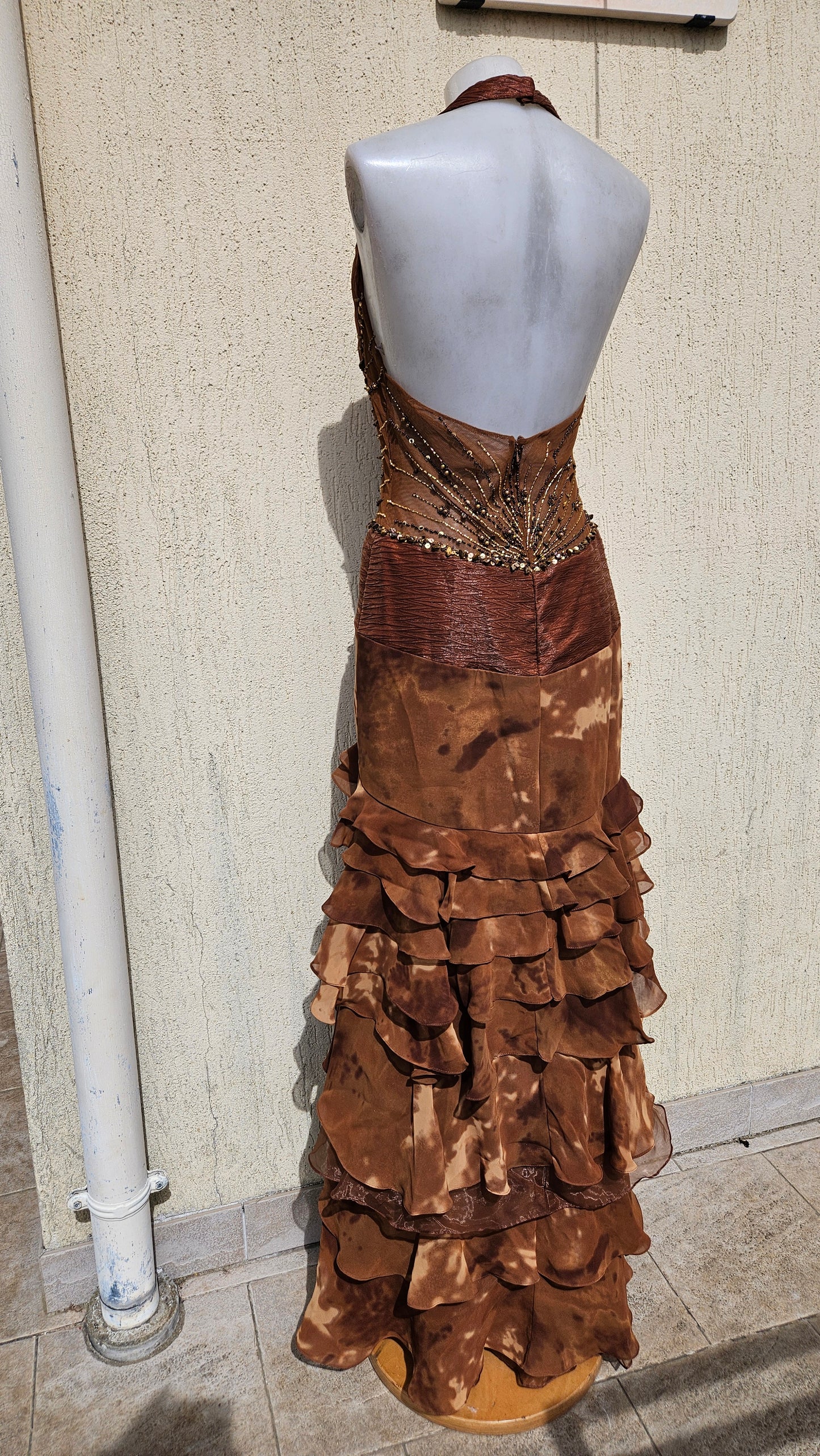 Robe dos nu brodée marron