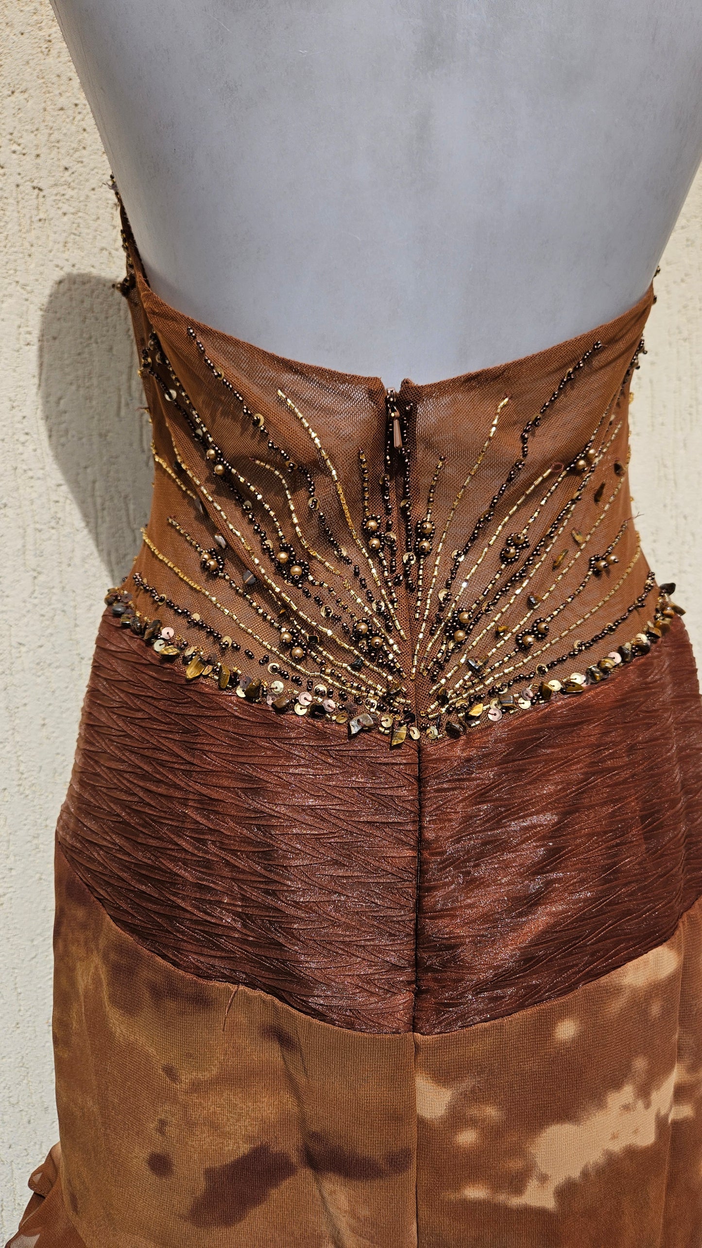 Robe dos nu brodée marron