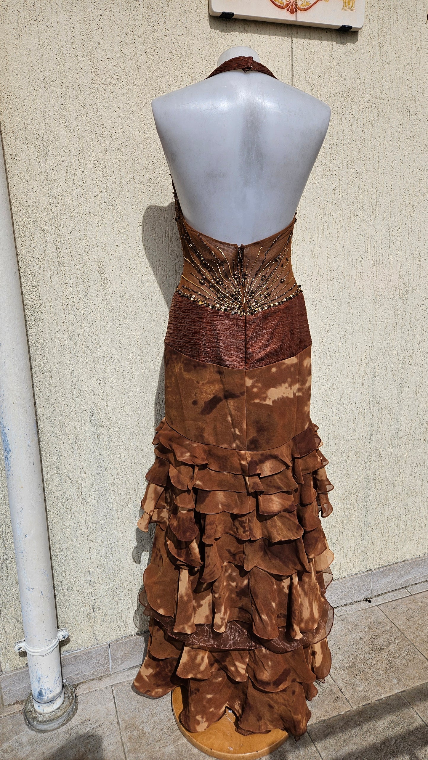 Robe dos nu brodée marron