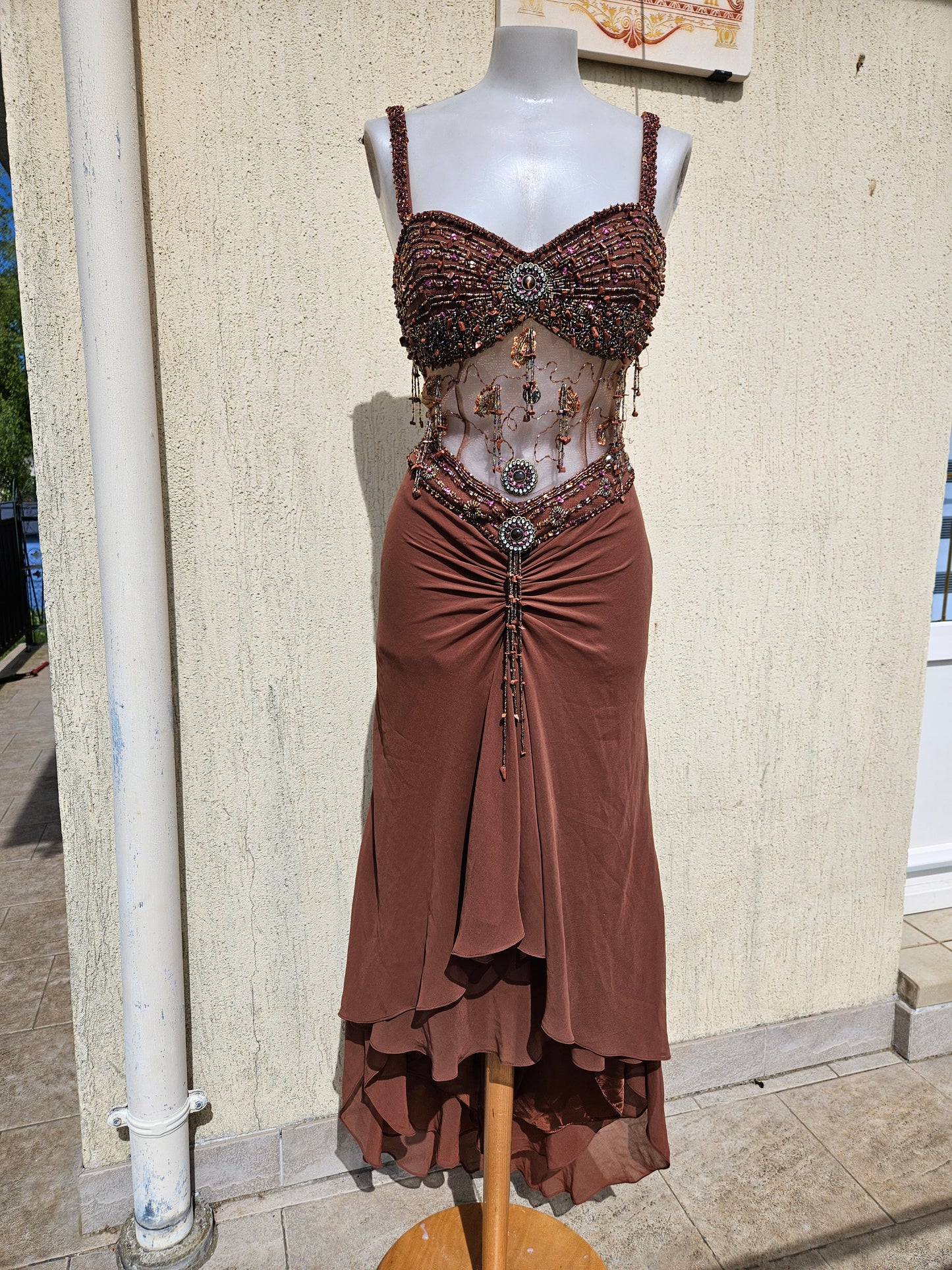 Robe brodée marron