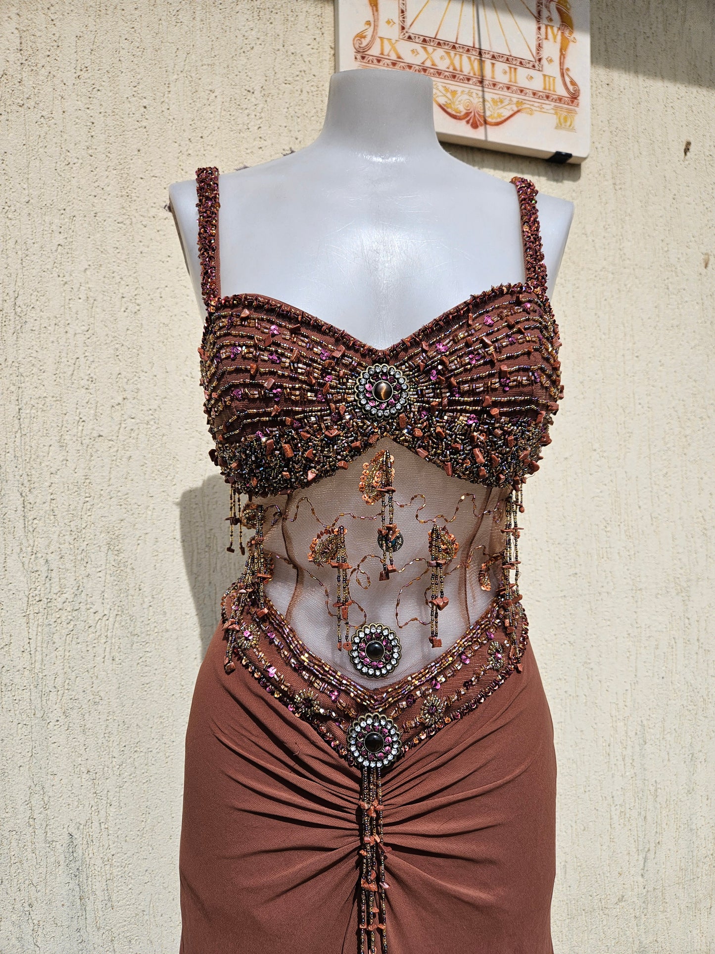 Robe brodée marron