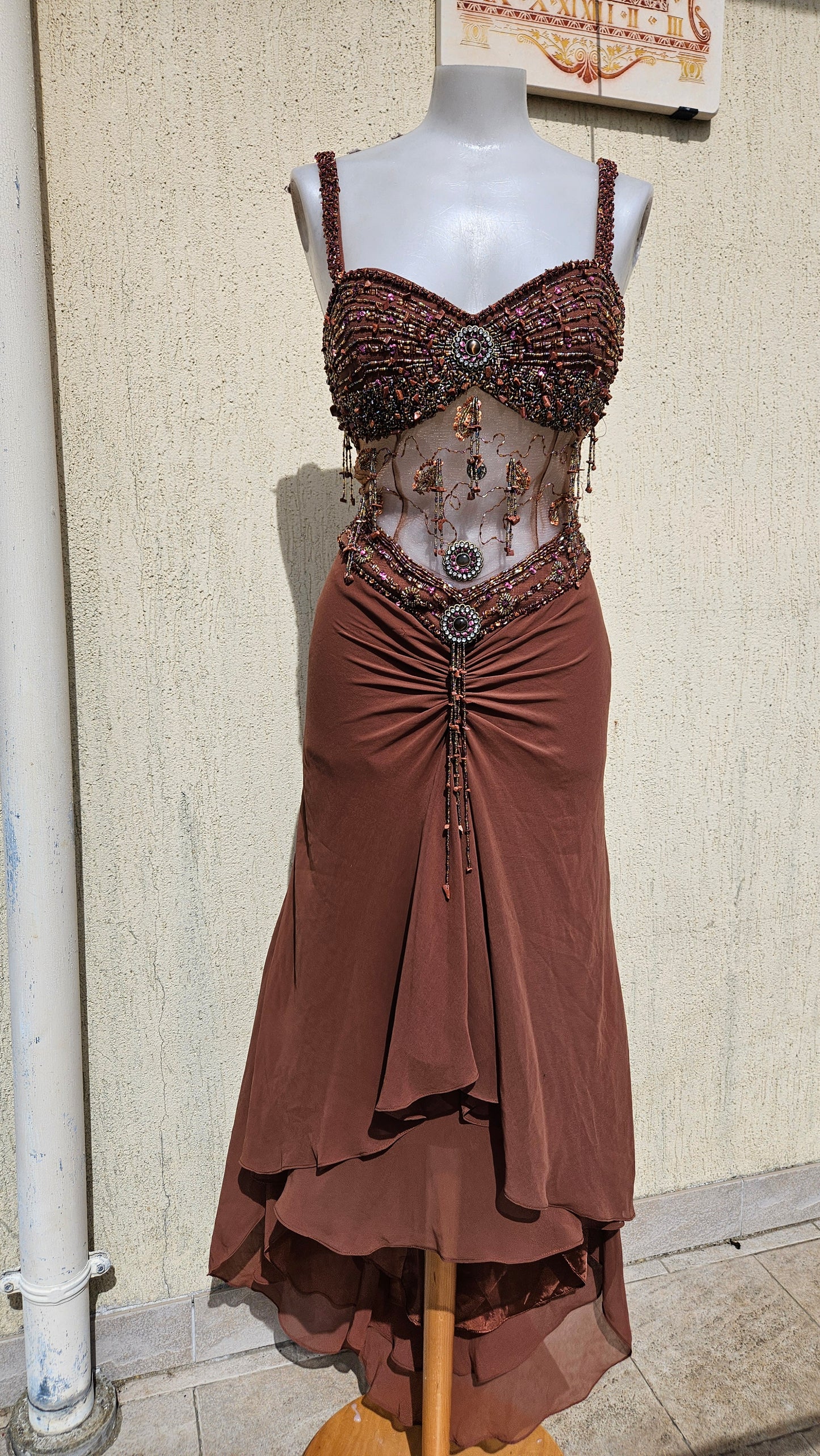 Robe brodée marron