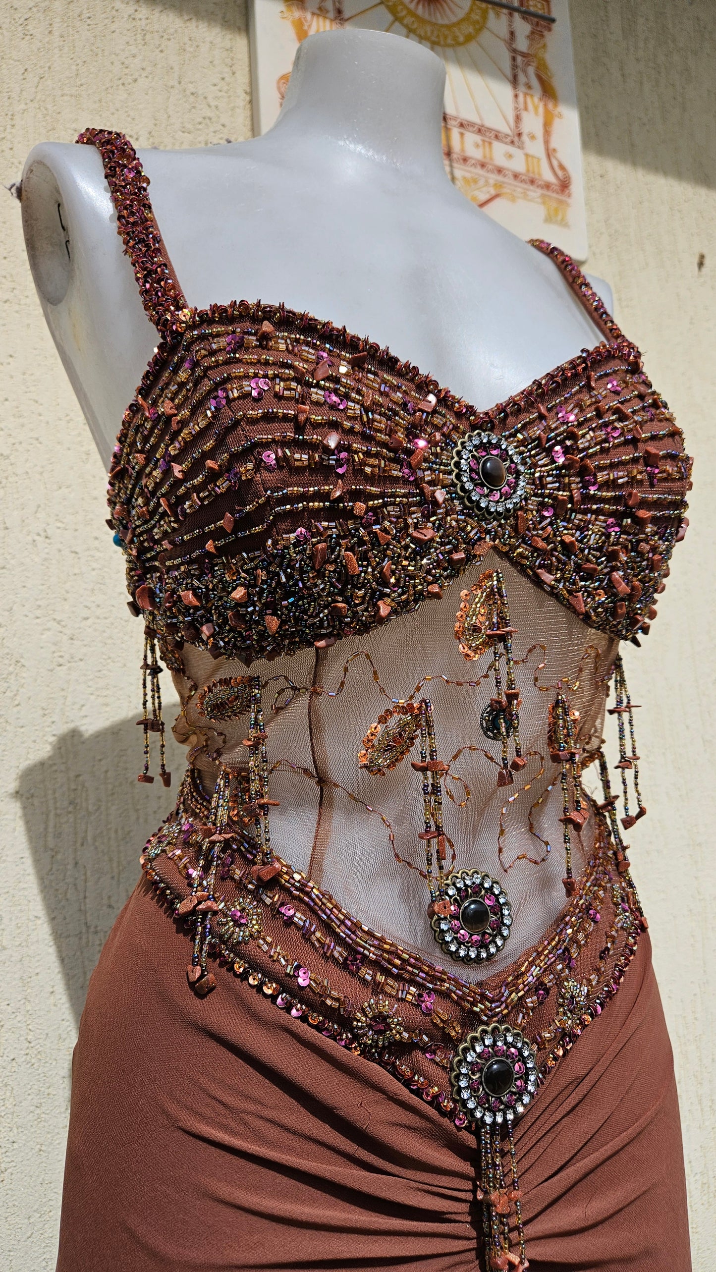Robe brodée marron