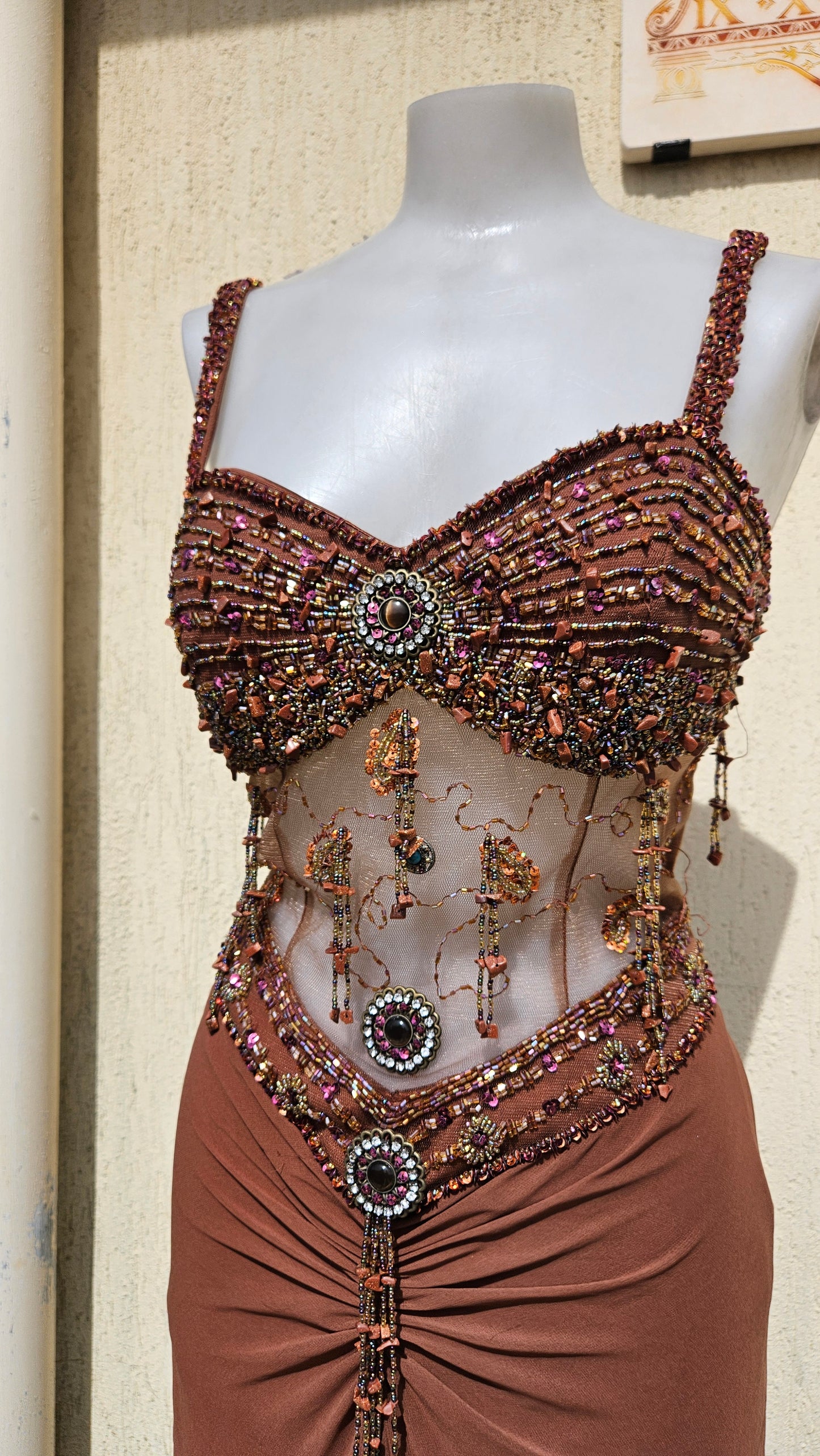 Robe brodée marron