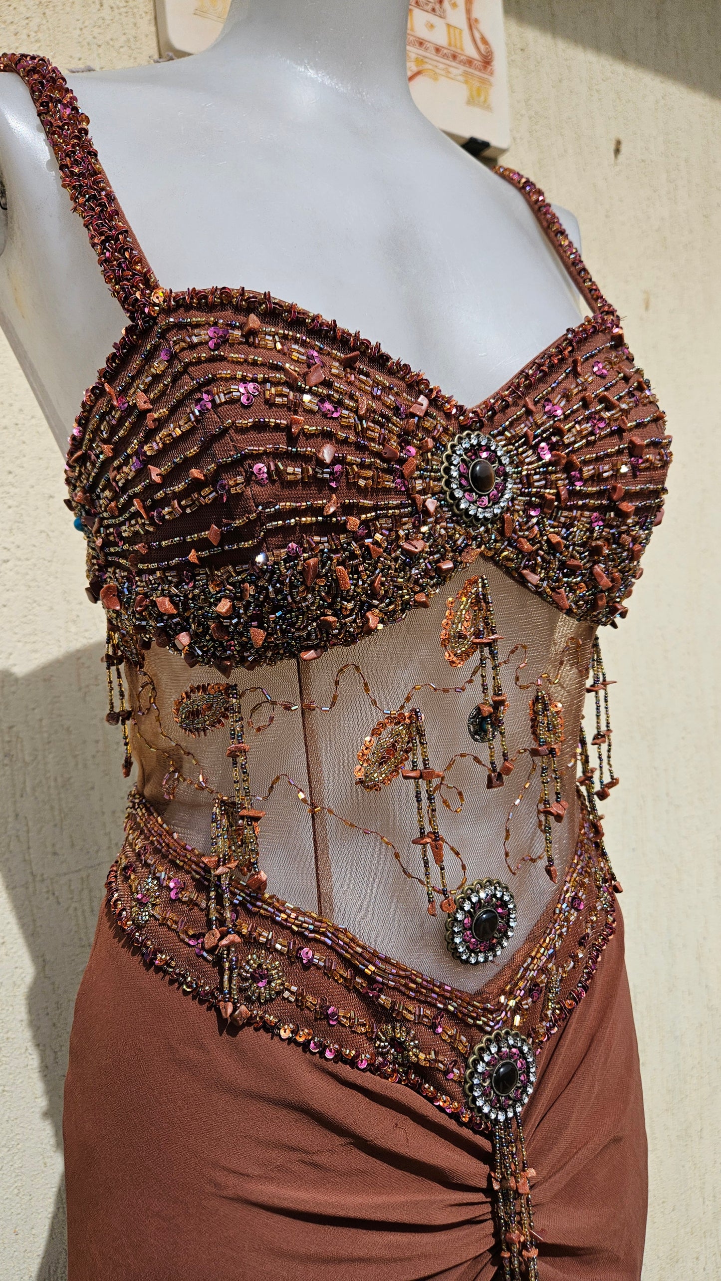 Robe brodée marron