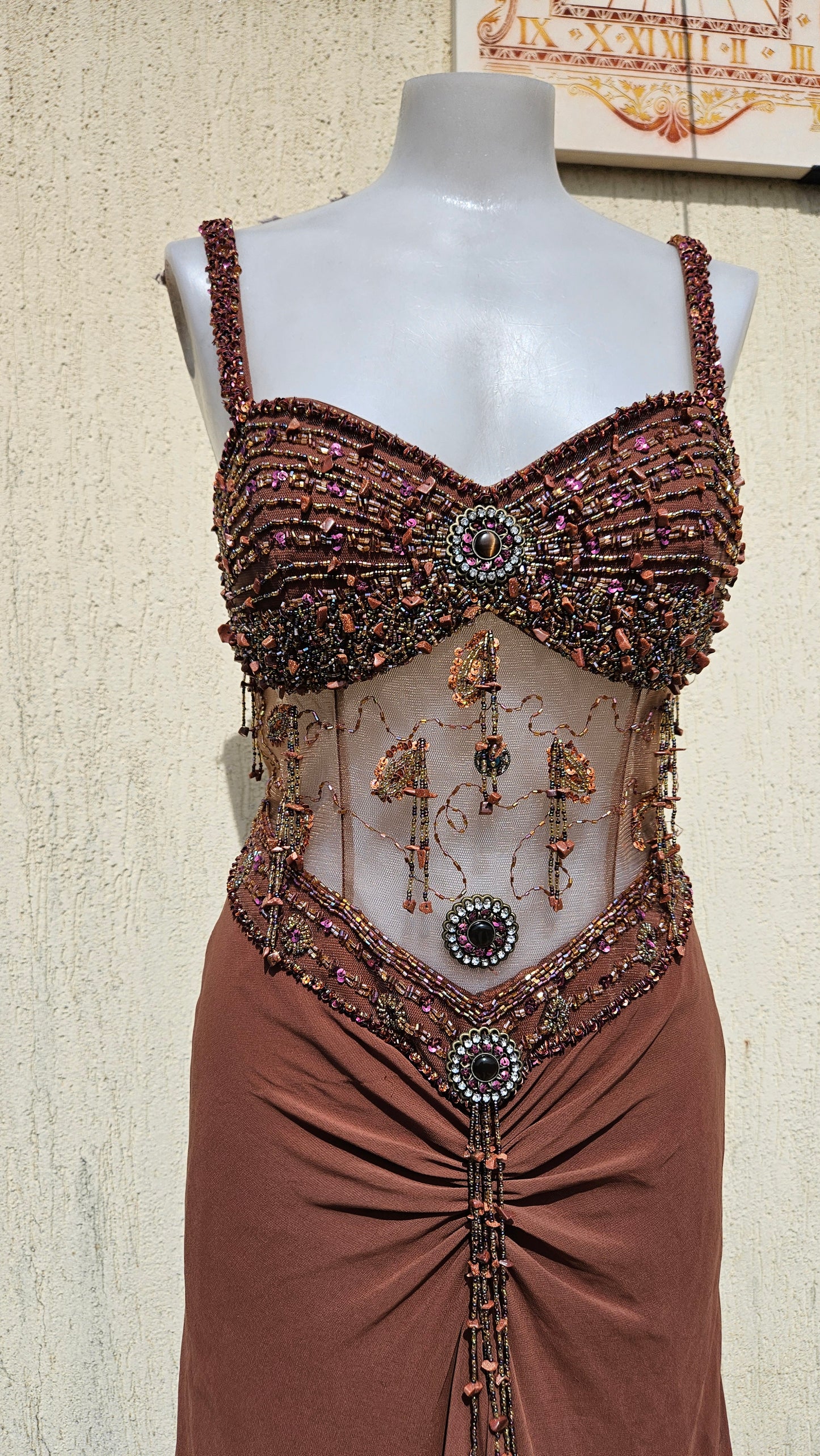Robe brodée marron