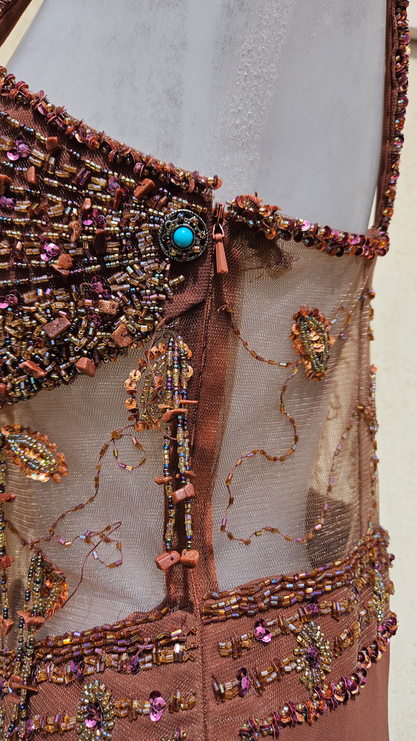 Robe brodée marron