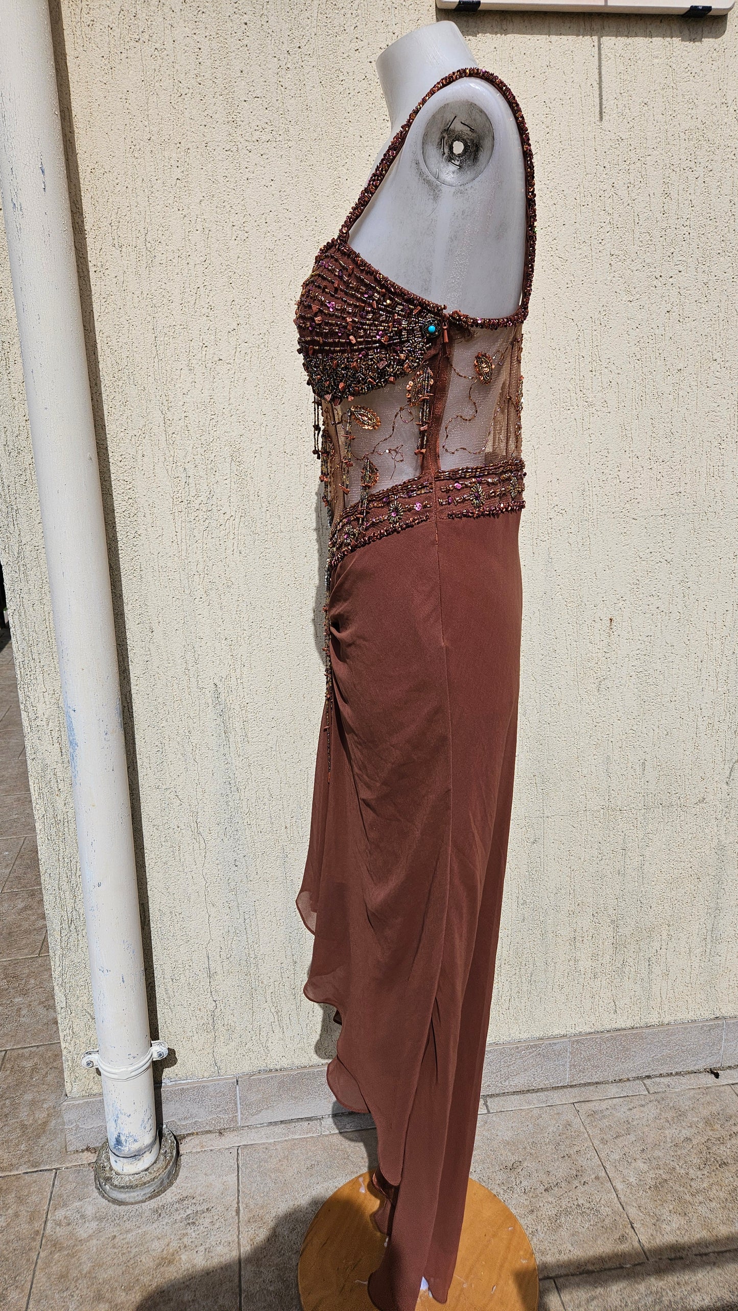 Robe brodée marron