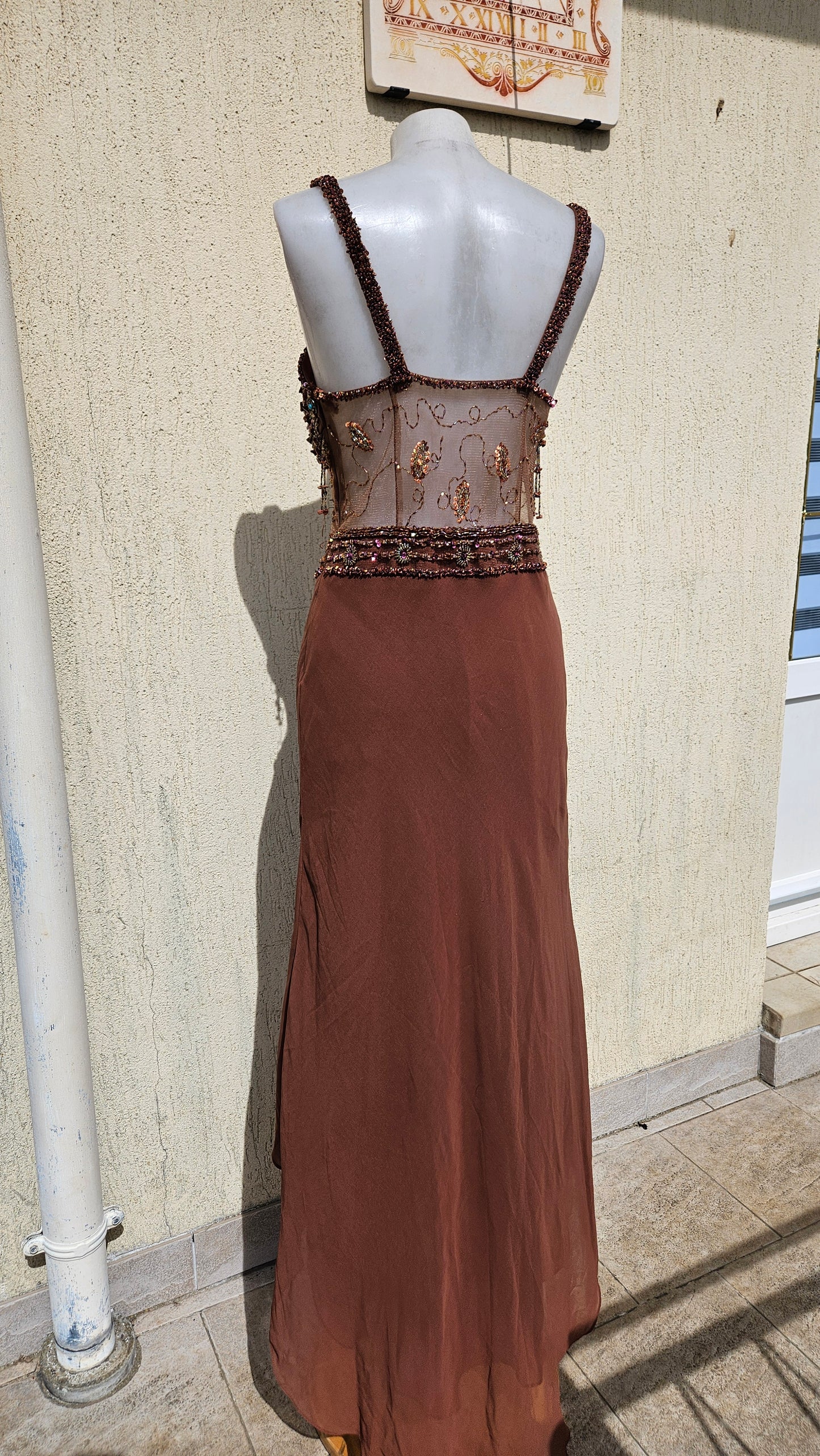 Robe brodée marron