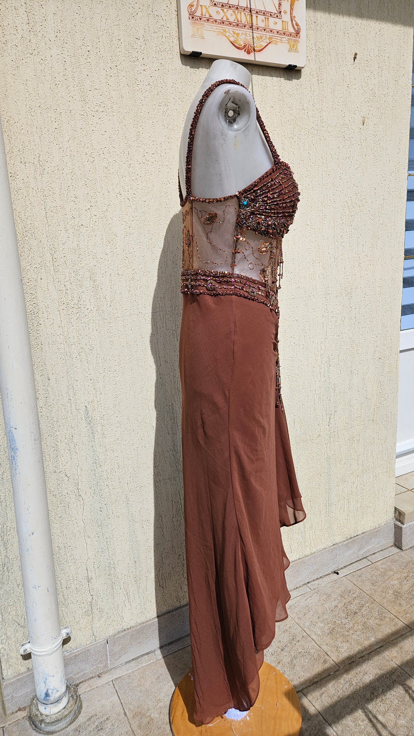 Robe brodée marron
