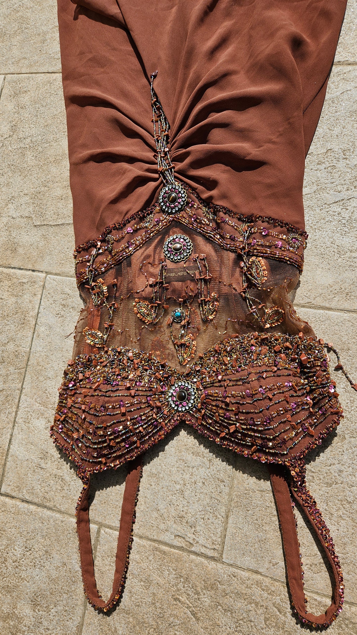 Robe brodée marron