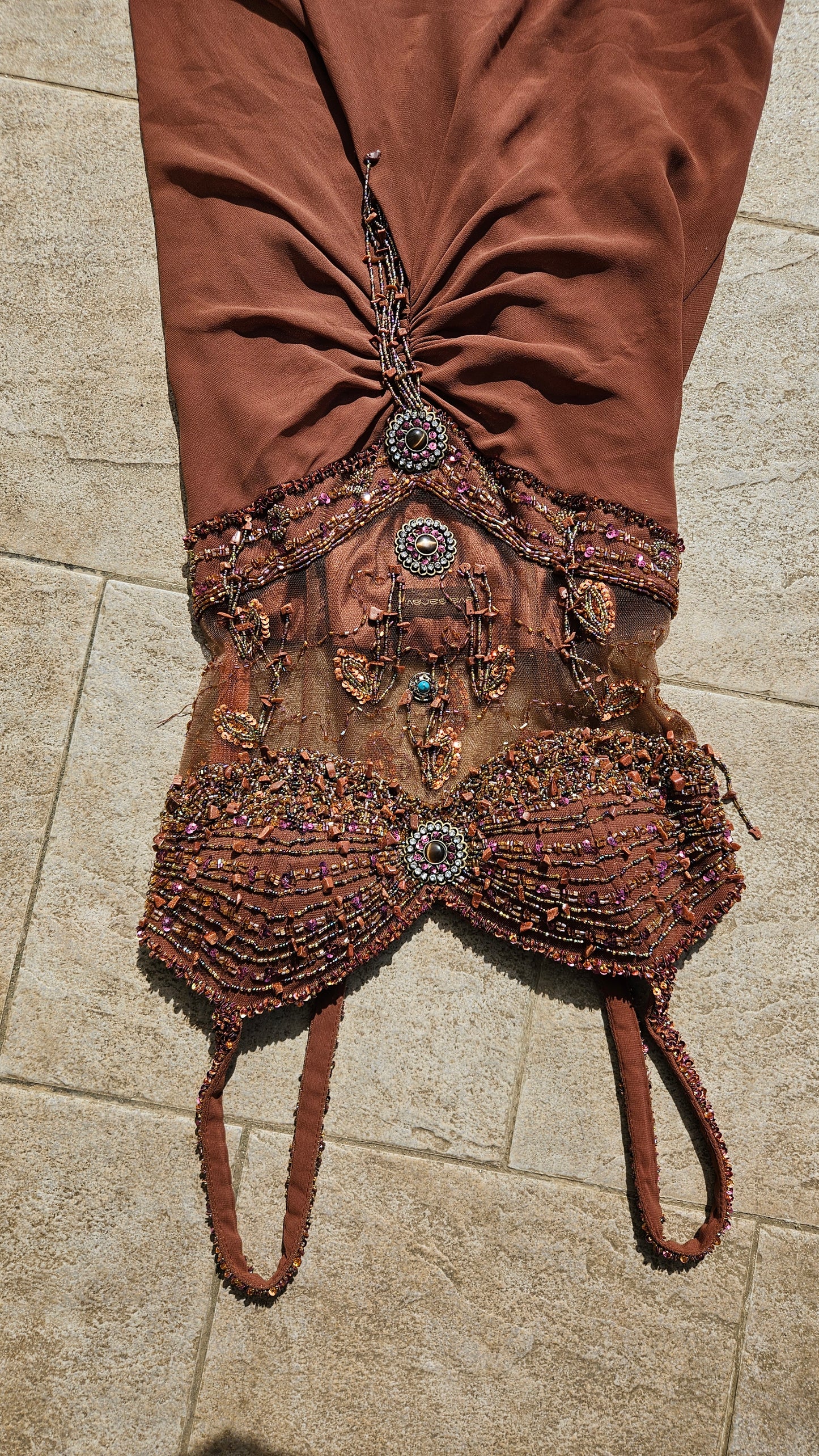 Robe brodée marron