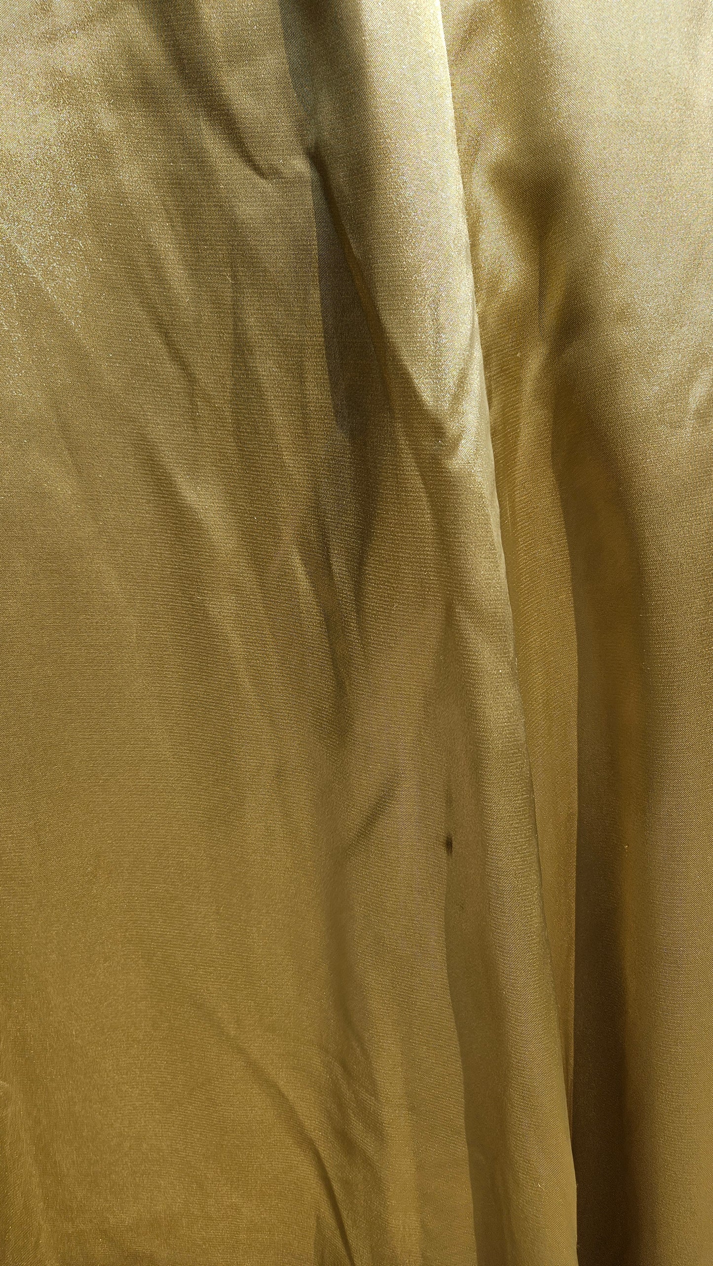 Vestido verde bordado con espalda descubierta